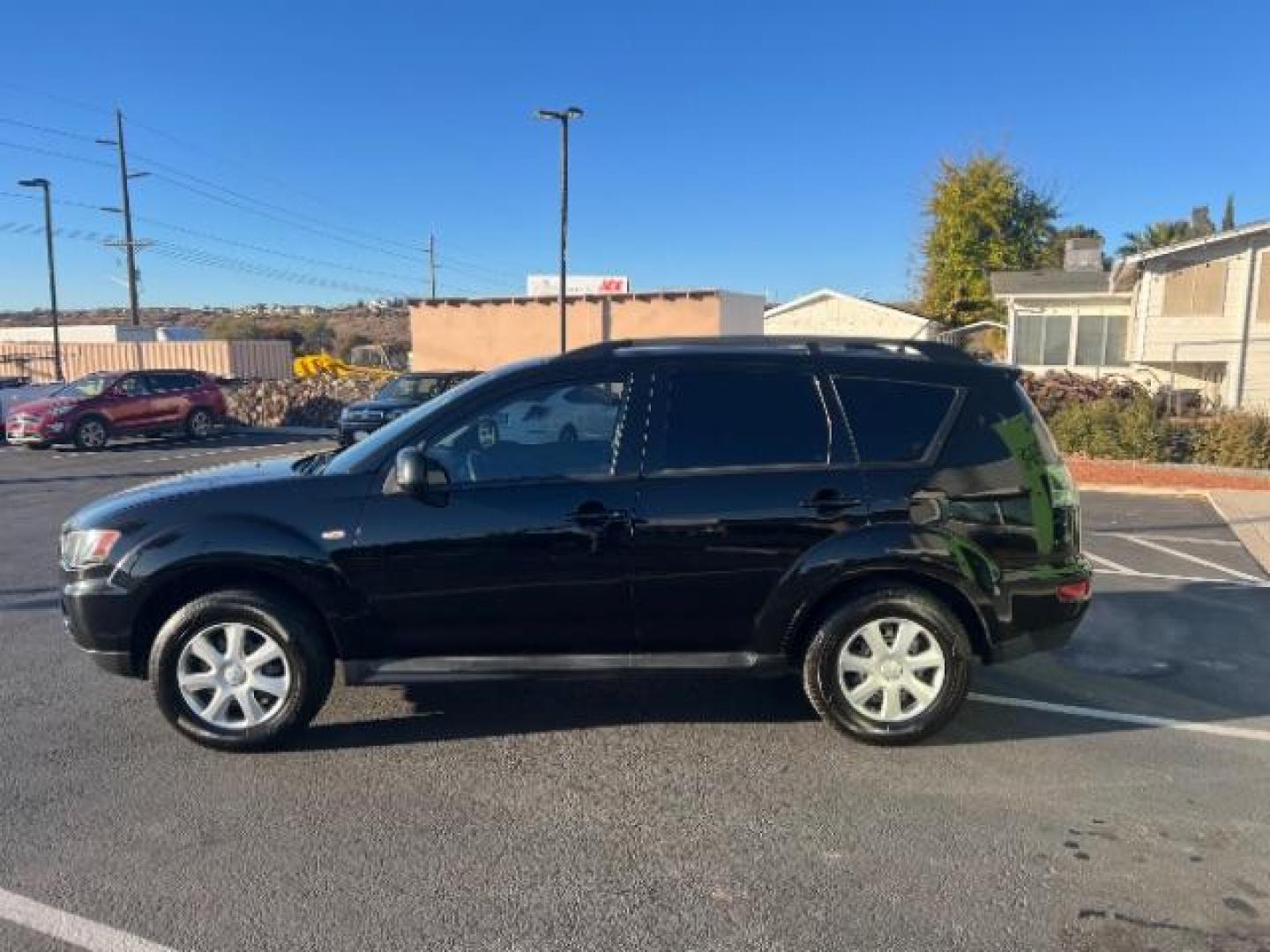 2012 Labrador Black Pearl /Black Cloth Interior Mitsubishi Outlander ES 2WD (JA4AS2AW2CU) with an 2.4L L4 DOHC 16V engine, Continuously Variable Transmission transmission, located at 940 North Main Street, Cedar City, UT, 84720, (435) 628-0023, 37.692936, -113.061897 - We specialize in helping ALL people get the best financing available. No matter your credit score, good, bad or none we can get you an amazing rate. Had a bankruptcy, divorce, or repossessions? We give you the green light to get your credit back on the road. Low down and affordable payments that fit - Photo#3