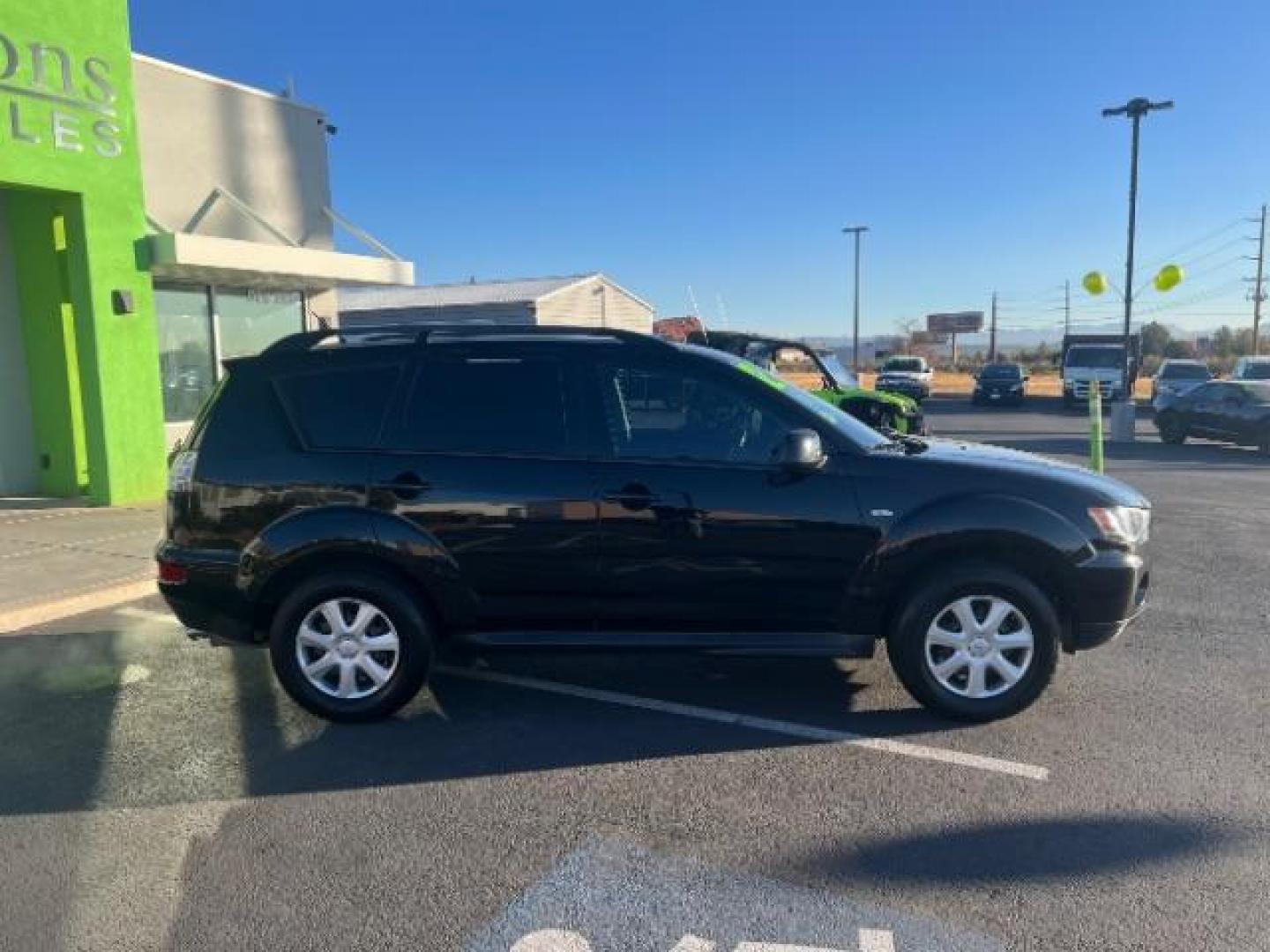 2012 Labrador Black Pearl /Black Cloth Interior Mitsubishi Outlander ES 2WD (JA4AS2AW2CU) with an 2.4L L4 DOHC 16V engine, Continuously Variable Transmission transmission, located at 940 North Main Street, Cedar City, UT, 84720, (435) 628-0023, 37.692936, -113.061897 - We specialize in helping ALL people get the best financing available. No matter your credit score, good, bad or none we can get you an amazing rate. Had a bankruptcy, divorce, or repossessions? We give you the green light to get your credit back on the road. Low down and affordable payments that fit - Photo#7