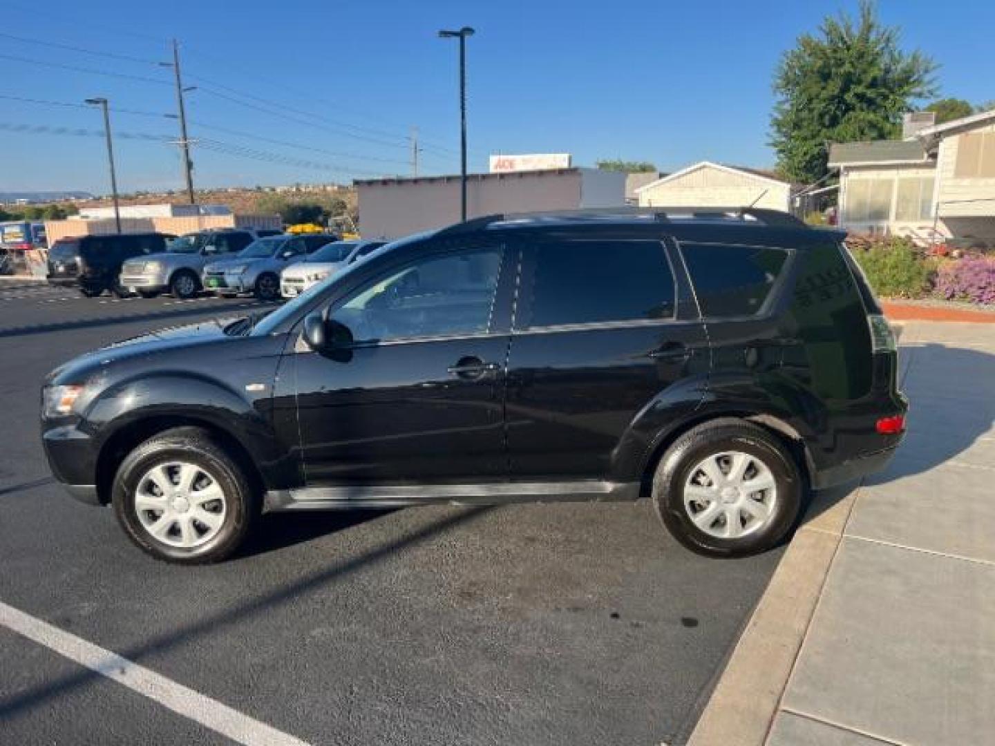 2012 Labrador Black Pearl /Black Cloth Interior Mitsubishi Outlander ES 2WD (JA4AS2AW2CU) with an 2.4L L4 DOHC 16V engine, Continuously Variable Transmission transmission, located at 1865 East Red Hills Pkwy, St. George, 84770, (435) 628-0023, 37.120850, -113.543640 - We specialize in helping ALL people get the best financing available. No matter your credit score, good, bad or none we can get you an amazing rate. Had a bankruptcy, divorce, or repossessions? We give you the green light to get your credit back on the road. Low down and affordable payments that fit - Photo#3