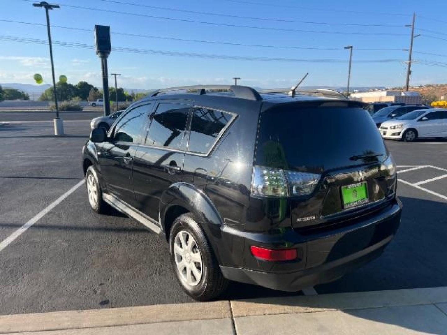 2012 Labrador Black Pearl /Black Cloth Interior Mitsubishi Outlander ES 2WD (JA4AS2AW2CU) with an 2.4L L4 DOHC 16V engine, Continuously Variable Transmission transmission, located at 1865 East Red Hills Pkwy, St. George, 84770, (435) 628-0023, 37.120850, -113.543640 - We specialize in helping ALL people get the best financing available. No matter your credit score, good, bad or none we can get you an amazing rate. Had a bankruptcy, divorce, or repossessions? We give you the green light to get your credit back on the road. Low down and affordable payments that fit - Photo#4