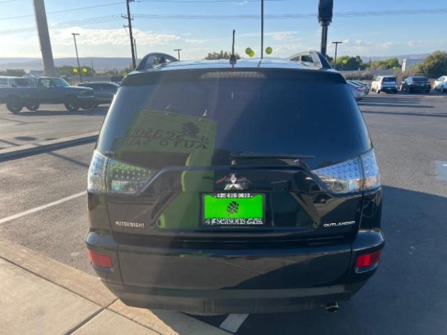 2012 Labrador Black Pearl /Black Cloth Interior Mitsubishi Outlander ES 2WD (JA4AS2AW2CU) with an 2.4L L4 DOHC 16V engine, Continuously Variable Transmission transmission, located at 1865 East Red Hills Pkwy, St. George, 84770, (435) 628-0023, 37.120850, -113.543640 - We specialize in helping ALL people get the best financing available. No matter your credit score, good, bad or none we can get you an amazing rate. Had a bankruptcy, divorce, or repossessions? We give you the green light to get your credit back on the road. Low down and affordable payments that fit - Photo#5