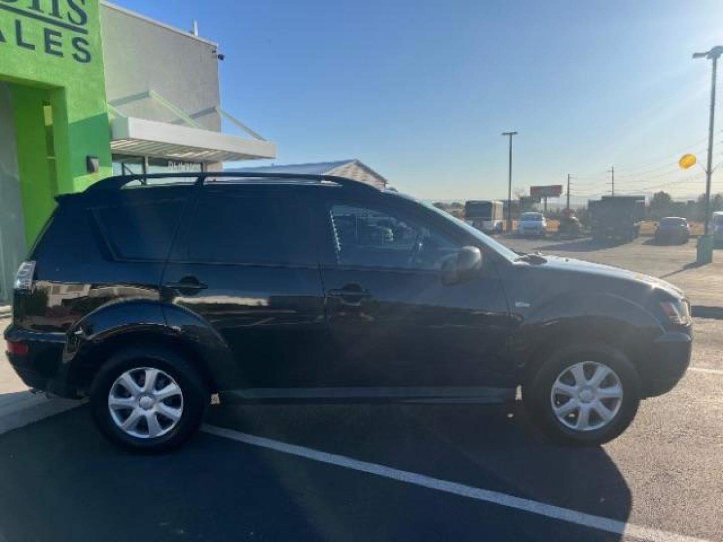 2012 Labrador Black Pearl /Black Cloth Interior Mitsubishi Outlander ES 2WD (JA4AS2AW2CU) with an 2.4L L4 DOHC 16V engine, Continuously Variable Transmission transmission, located at 1865 East Red Hills Pkwy, St. George, 84770, (435) 628-0023, 37.120850, -113.543640 - We specialize in helping ALL people get the best financing available. No matter your credit score, good, bad or none we can get you an amazing rate. Had a bankruptcy, divorce, or repossessions? We give you the green light to get your credit back on the road. Low down and affordable payments that fit - Photo#7