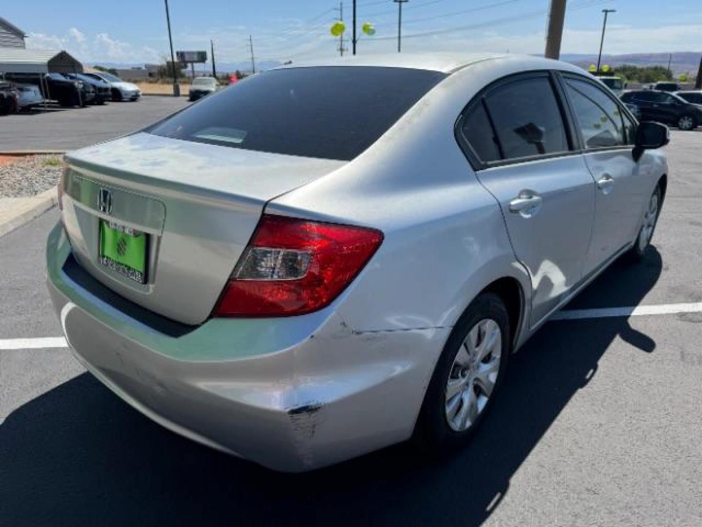 2012 Alabaster Silver Metallic /Gray Cloth Interior Honda Civic LX Sedan 5-Speed AT (2HGFB2F52CH) with an 1.8L L4 SOHC 16V engine, 5-Speed Automatic transmission, located at 1865 East Red Hills Pkwy, St. George, 84770, (435) 628-0023, 37.120850, -113.543640 - We specialize in helping ALL people get the best financing available. No matter your credit score, good, bad or none we can get you an amazing rate. Had a bankruptcy, divorce, or repossessions? We give you the green light to get your credit back on the road. Low down and affordable payments that fit - Photo#5