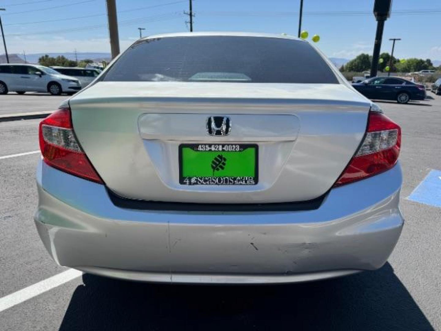 2012 Alabaster Silver Metallic /Gray Cloth Interior Honda Civic LX Sedan 5-Speed AT (2HGFB2F52CH) with an 1.8L L4 SOHC 16V engine, 5-Speed Automatic transmission, located at 1865 East Red Hills Pkwy, St. George, 84770, (435) 628-0023, 37.120850, -113.543640 - We specialize in helping ALL people get the best financing available. No matter your credit score, good, bad or none we can get you an amazing rate. Had a bankruptcy, divorce, or repossessions? We give you the green light to get your credit back on the road. Low down and affordable payments that fit - Photo#6