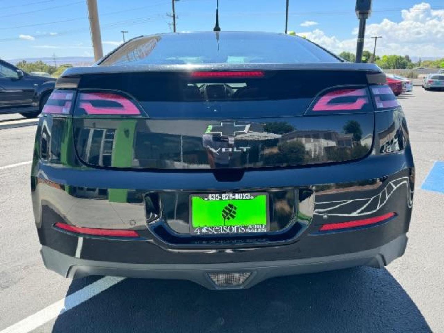 2014 Black /Black Interior Chevrolet Volt Standard w/ LEP (1G1RE6E4XEU) with an 1.4L L4 DOHC 16V PLUG-IN HYBRID engine, Continuously Variable Transmission transmission, located at 1865 East Red Hills Pkwy, St. George, 84770, (435) 628-0023, 37.120850, -113.543640 - ***This vehicle qualifies for the EV/Hybrid tax rebate of up to $4,000*** We are setup with the IRS to recieve direct payments within 72 hours. We file the rebate online with IRS and can credit it to your down payment, reduce the sales price OR give you cashback!! These cars will not last and can o - Photo#5