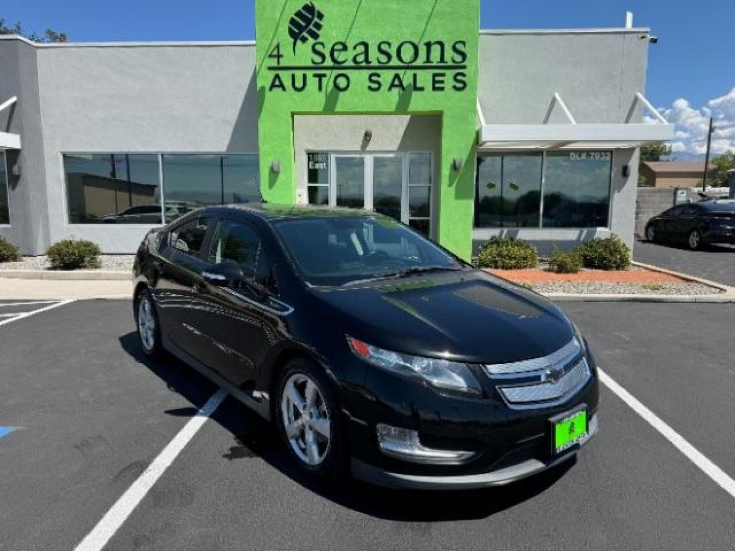 2014 Black /Black Interior Chevrolet Volt Standard w/ LEP (1G1RE6E4XEU) with an 1.4L L4 DOHC 16V PLUG-IN HYBRID engine, Continuously Variable Transmission transmission, located at 1865 East Red Hills Pkwy, St. George, 84770, (435) 628-0023, 37.120850, -113.543640 - ***This vehicle qualifies for the EV/Hybrid tax rebate of up to $4,000*** We are setup with the IRS to recieve direct payments within 72 hours. We file the rebate online with IRS and can credit it to your down payment, reduce the sales price OR give you cashback!! These cars will not last and can o - Photo#0