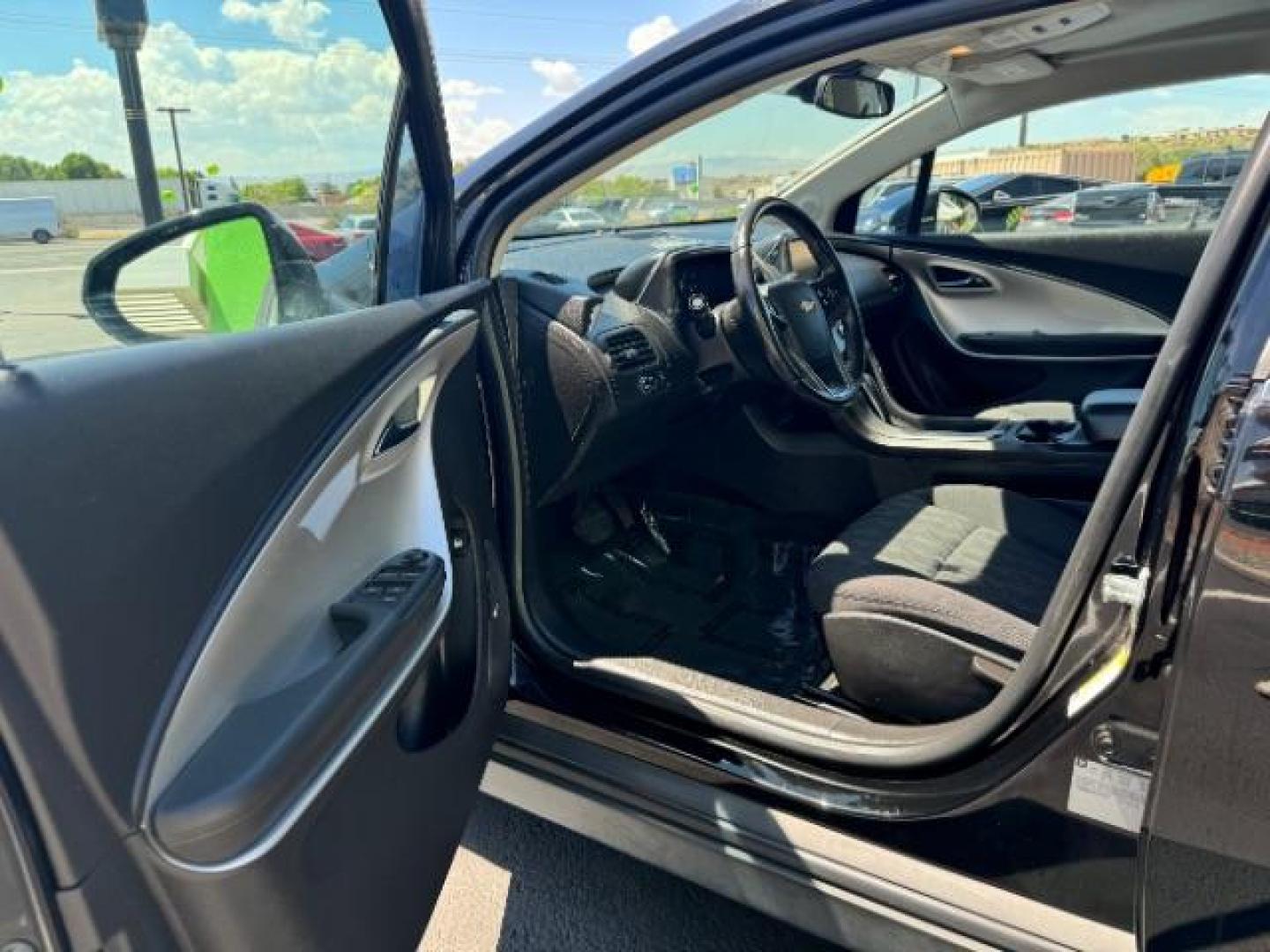 2014 Black /Black Interior Chevrolet Volt Standard w/ LEP (1G1RE6E4XEU) with an 1.4L L4 DOHC 16V PLUG-IN HYBRID engine, Continuously Variable Transmission transmission, located at 1865 East Red Hills Pkwy, St. George, 84770, (435) 628-0023, 37.120850, -113.543640 - ***This vehicle qualifies for the EV/Hybrid tax rebate of up to $4,000*** We are setup with the IRS to recieve direct payments within 72 hours. We file the rebate online with IRS and can credit it to your down payment, reduce the sales price OR give you cashback!! These cars will not last and can o - Photo#12