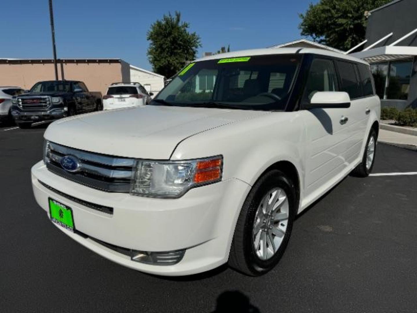 2011 White Suede /Tan Cloth Interior Ford Flex SEL FWD (2FMGK5CC0BB) with an 3.5L V6 DOHC 24V engine, 6-Speed Automatic Overdrive transmission, located at 1865 East Red Hills Pkwy, St. George, 84770, (435) 628-0023, 37.120850, -113.543640 - We specialize in helping ALL people get the best financing available. No matter your credit score, good, bad or none we can get you an amazing rate. Had a bankruptcy, divorce, or repossessions? We give you the green light to get your credit back on the road. Low down and affordable payments that fit - Photo#2