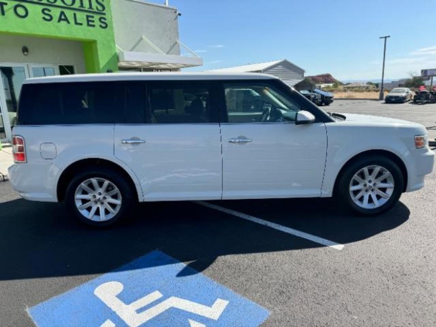 2011 White Suede /Tan Cloth Interior Ford Flex SEL FWD (2FMGK5CC0BB) with an 3.5L V6 DOHC 24V engine, 6-Speed Automatic Overdrive transmission, located at 1865 East Red Hills Pkwy, St. George, 84770, (435) 628-0023, 37.120850, -113.543640 - We specialize in helping ALL people get the best financing available. No matter your credit score, good, bad or none we can get you an amazing rate. Had a bankruptcy, divorce, or repossessions? We give you the green light to get your credit back on the road. Low down and affordable payments that fit - Photo#7