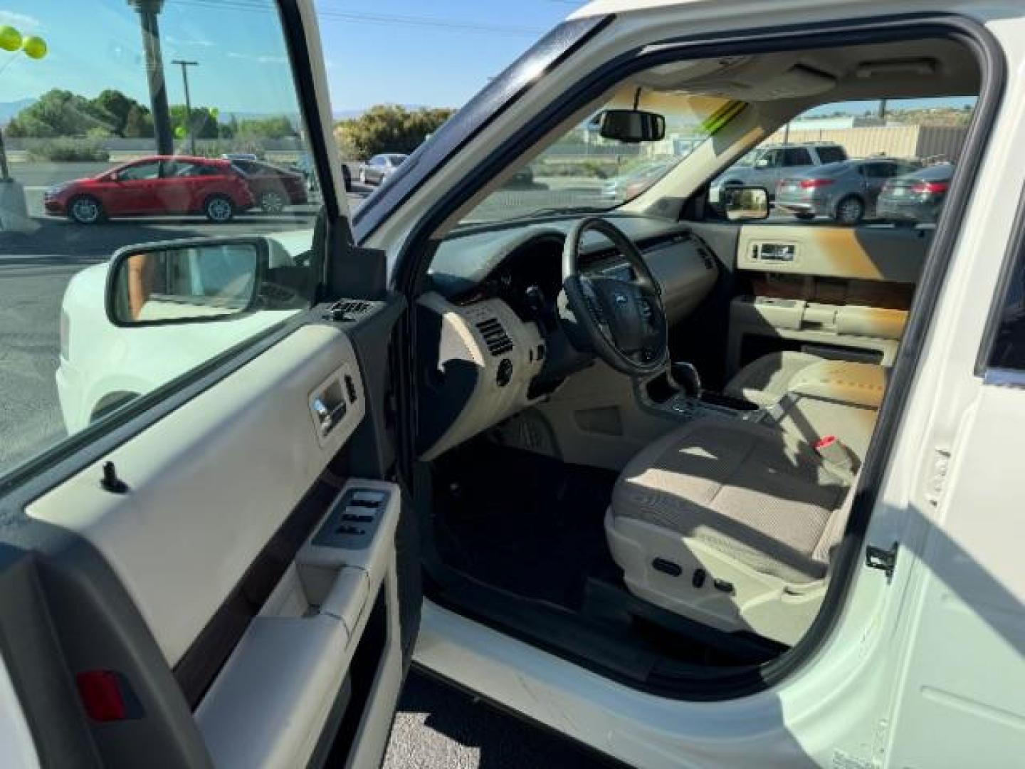 2011 White Suede /Tan Cloth Interior Ford Flex SEL FWD (2FMGK5CC0BB) with an 3.5L V6 DOHC 24V engine, 6-Speed Automatic Overdrive transmission, located at 1865 East Red Hills Pkwy, St. George, 84770, (435) 628-0023, 37.120850, -113.543640 - We specialize in helping ALL people get the best financing available. No matter your credit score, good, bad or none we can get you an amazing rate. Had a bankruptcy, divorce, or repossessions? We give you the green light to get your credit back on the road. Low down and affordable payments that fit - Photo#12