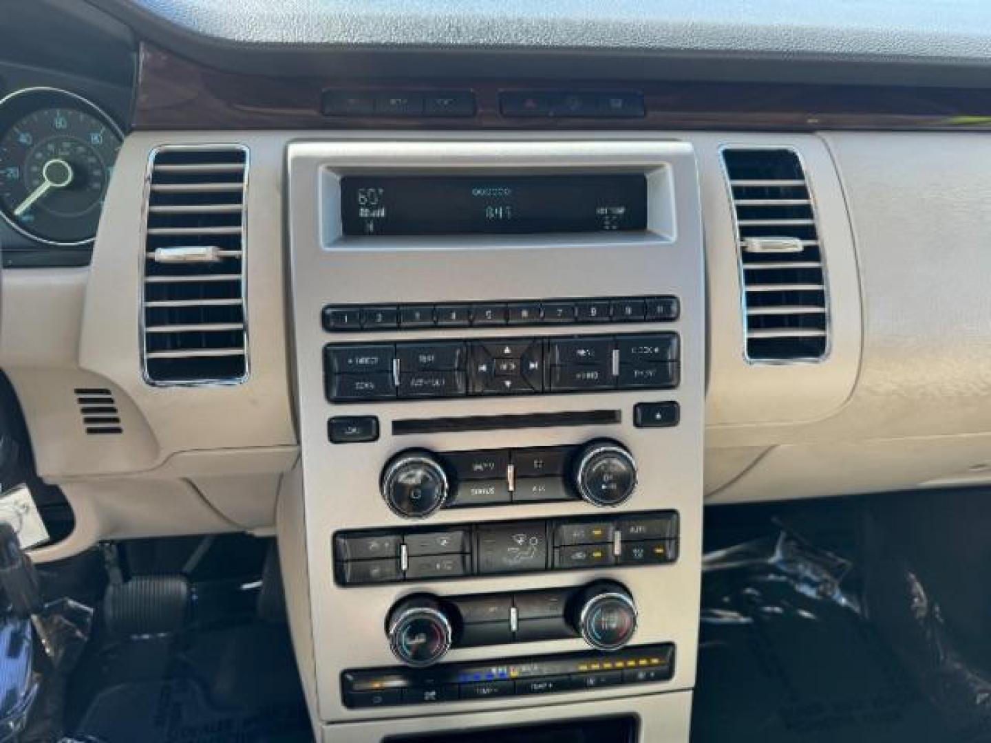 2011 White Suede /Tan Cloth Interior Ford Flex SEL FWD (2FMGK5CC0BB) with an 3.5L V6 DOHC 24V engine, 6-Speed Automatic Overdrive transmission, located at 1865 East Red Hills Pkwy, St. George, 84770, (435) 628-0023, 37.120850, -113.543640 - We specialize in helping ALL people get the best financing available. No matter your credit score, good, bad or none we can get you an amazing rate. Had a bankruptcy, divorce, or repossessions? We give you the green light to get your credit back on the road. Low down and affordable payments that fit - Photo#17