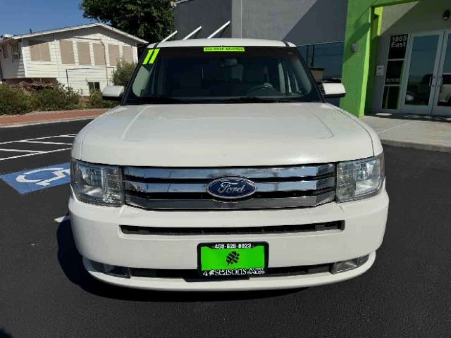 2011 White Suede /Tan Cloth Interior Ford Flex SEL FWD (2FMGK5CC0BB) with an 3.5L V6 DOHC 24V engine, 6-Speed Automatic Overdrive transmission, located at 1865 East Red Hills Pkwy, St. George, 84770, (435) 628-0023, 37.120850, -113.543640 - We specialize in helping ALL people get the best financing available. No matter your credit score, good, bad or none we can get you an amazing rate. Had a bankruptcy, divorce, or repossessions? We give you the green light to get your credit back on the road. Low down and affordable payments that fit - Photo#1