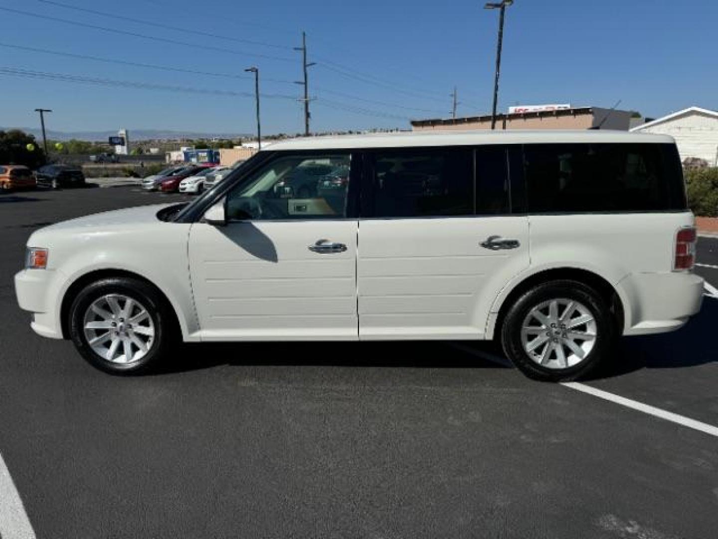 2011 White Suede /Tan Cloth Interior Ford Flex SEL FWD (2FMGK5CC0BB) with an 3.5L V6 DOHC 24V engine, 6-Speed Automatic Overdrive transmission, located at 1865 East Red Hills Pkwy, St. George, 84770, (435) 628-0023, 37.120850, -113.543640 - We specialize in helping ALL people get the best financing available. No matter your credit score, good, bad or none we can get you an amazing rate. Had a bankruptcy, divorce, or repossessions? We give you the green light to get your credit back on the road. Low down and affordable payments that fit - Photo#3