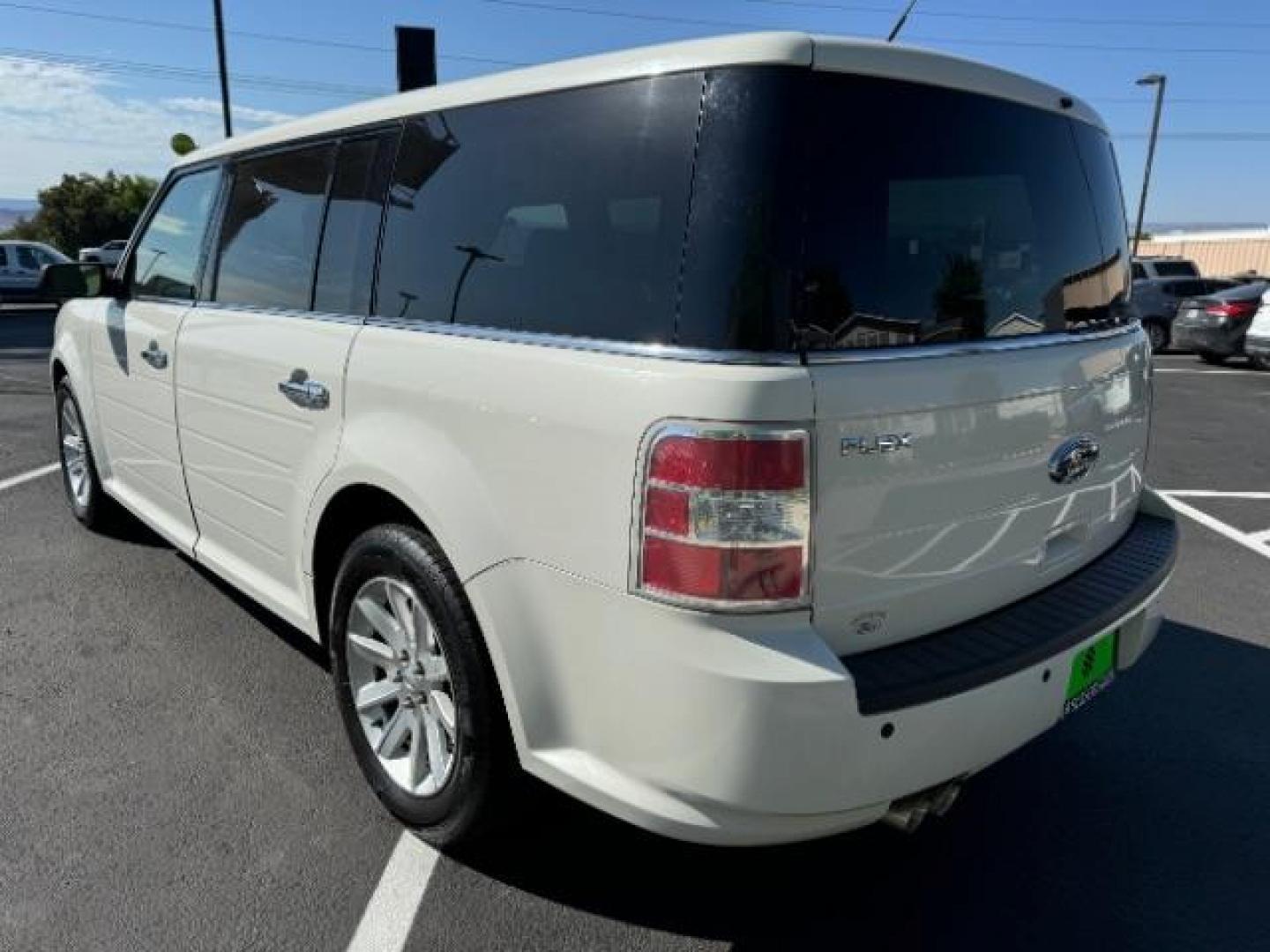 2011 White Suede /Tan Cloth Interior Ford Flex SEL FWD (2FMGK5CC0BB) with an 3.5L V6 DOHC 24V engine, 6-Speed Automatic Overdrive transmission, located at 1865 East Red Hills Pkwy, St. George, 84770, (435) 628-0023, 37.120850, -113.543640 - We specialize in helping ALL people get the best financing available. No matter your credit score, good, bad or none we can get you an amazing rate. Had a bankruptcy, divorce, or repossessions? We give you the green light to get your credit back on the road. Low down and affordable payments that fit - Photo#4