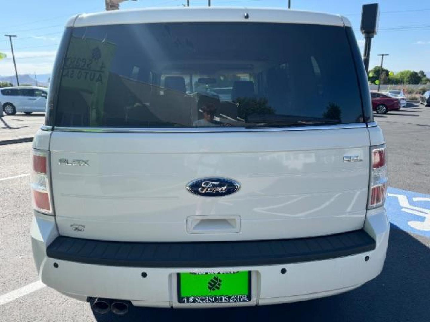 2011 White Suede /Tan Cloth Interior Ford Flex SEL FWD (2FMGK5CC0BB) with an 3.5L V6 DOHC 24V engine, 6-Speed Automatic Overdrive transmission, located at 1865 East Red Hills Pkwy, St. George, 84770, (435) 628-0023, 37.120850, -113.543640 - We specialize in helping ALL people get the best financing available. No matter your credit score, good, bad or none we can get you an amazing rate. Had a bankruptcy, divorce, or repossessions? We give you the green light to get your credit back on the road. Low down and affordable payments that fit - Photo#5