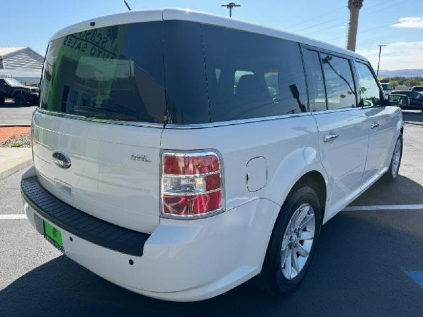 2011 White Suede /Tan Cloth Interior Ford Flex SEL FWD (2FMGK5CC0BB) with an 3.5L V6 DOHC 24V engine, 6-Speed Automatic Overdrive transmission, located at 1865 East Red Hills Pkwy, St. George, 84770, (435) 628-0023, 37.120850, -113.543640 - We specialize in helping ALL people get the best financing available. No matter your credit score, good, bad or none we can get you an amazing rate. Had a bankruptcy, divorce, or repossessions? We give you the green light to get your credit back on the road. Low down and affordable payments that fit - Photo#6