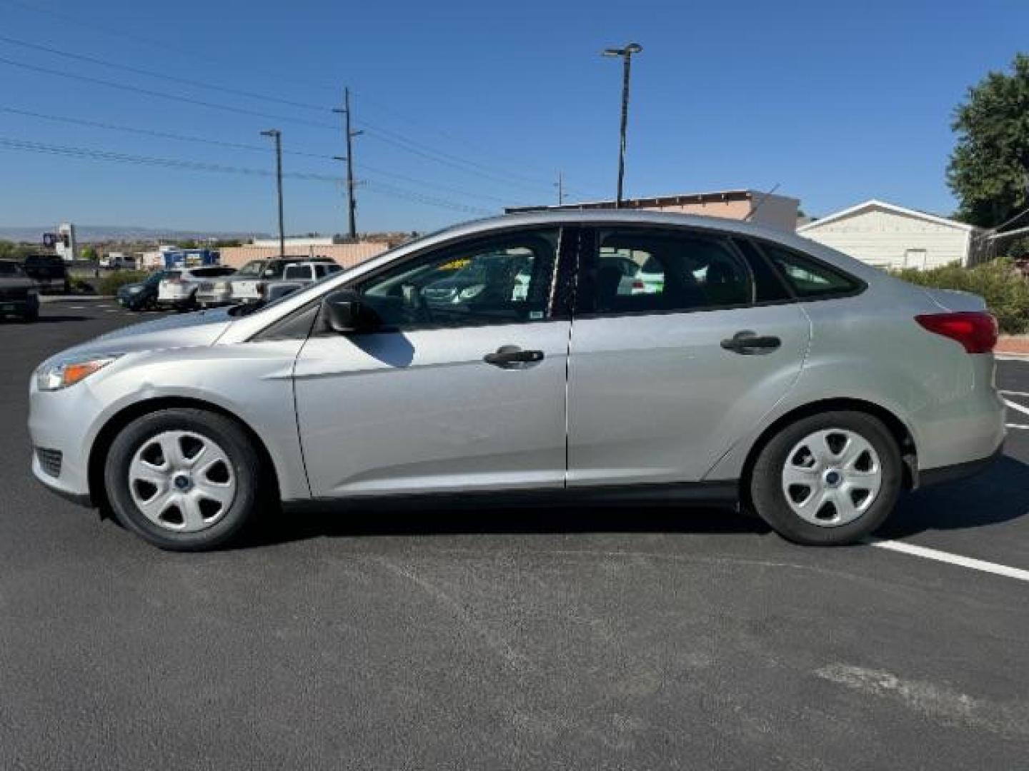 2015 Ingot Silver Metallic /Charcoal Black Insert w/Warm Steel Surround, cloth Ford Focus S Sedan (1FADP3E23FL) with an 2.0L L4 DOHC 16V engine, 5-Speed Manual transmission, located at 1865 East Red Hills Pkwy, St. George, 84770, (435) 628-0023, 37.120850, -113.543640 - We specialize in helping ALL people get the best financing available. No matter your credit score, good, bad or none we can get you an amazing rate. Had a bankruptcy, divorce, or repossessions? We give you the green light to get your credit back on the road. Low down and affordable payments that fit - Photo#3