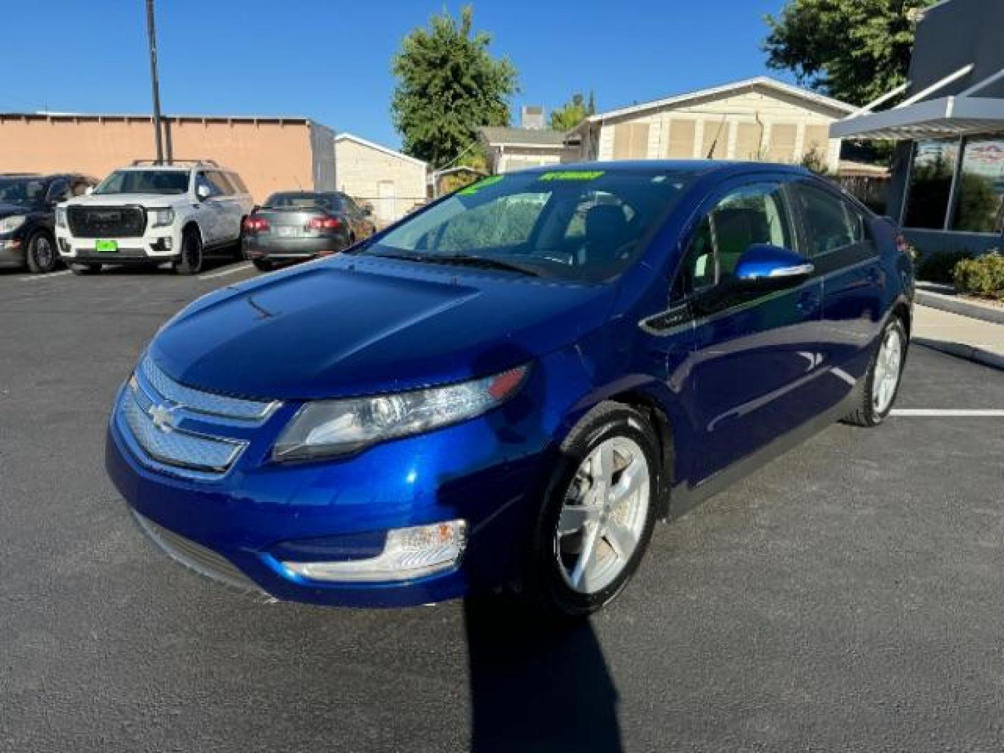 2012 Blue Topaz Metallic /Jet Black and Ceramic White Leather Interior Chevrolet Volt Premium (1G1RB6E44CU) with an 1.4L L4 DOHC 16V PLUG-IN HYBRID engine, Continuously Variable Transmission transmission, located at 940 North Main Street, Cedar City, UT, 84720, (435) 628-0023, 37.692936, -113.061897 - ***This vehicle qualifies for the EV/Hybrid tax rebate of up to $4,000*** We are setup with the IRS to recieve direct payments within 72 hours. We file the rebate online with IRS and can credit it to your down payment, reduce the sales price OR give you cashback!! These cars will not last and can o - Photo#2