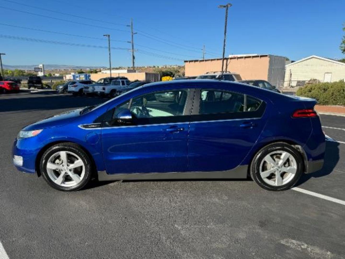 2012 Blue Topaz Metallic /Jet Black and Ceramic White Leather Interior Chevrolet Volt Premium (1G1RB6E44CU) with an 1.4L L4 DOHC 16V PLUG-IN HYBRID engine, Continuously Variable Transmission transmission, located at 940 North Main Street, Cedar City, UT, 84720, (435) 628-0023, 37.692936, -113.061897 - ***This vehicle qualifies for the EV/Hybrid tax rebate of up to $4,000*** We are setup with the IRS to recieve direct payments within 72 hours. We file the rebate online with IRS and can credit it to your down payment, reduce the sales price OR give you cashback!! These cars will not last and can o - Photo#3