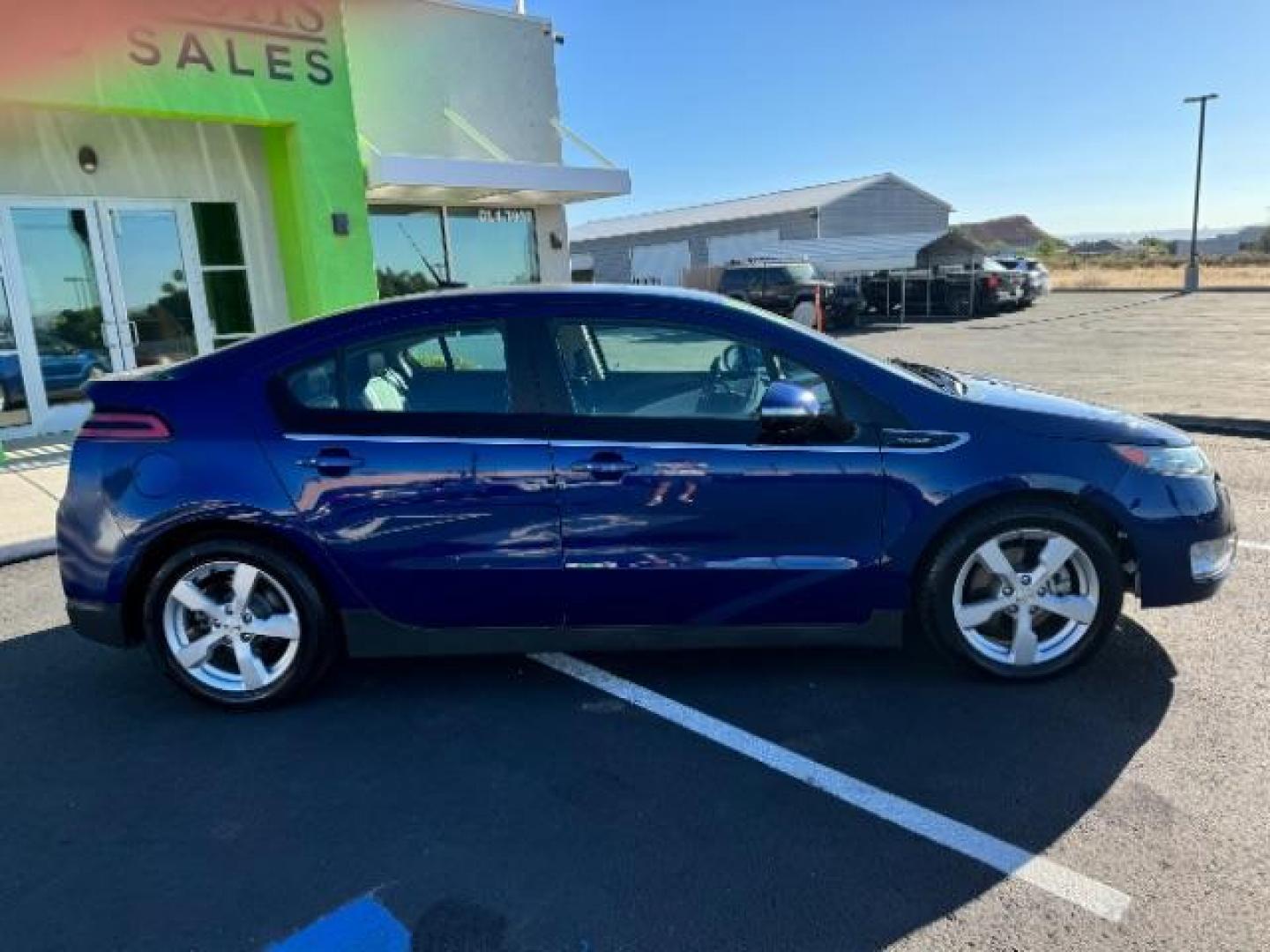 2012 Blue Topaz Metallic /Jet Black and Ceramic White Leather Interior Chevrolet Volt Premium (1G1RB6E44CU) with an 1.4L L4 DOHC 16V PLUG-IN HYBRID engine, Continuously Variable Transmission transmission, located at 940 North Main Street, Cedar City, UT, 84720, (435) 628-0023, 37.692936, -113.061897 - ***This vehicle qualifies for the EV/Hybrid tax rebate of up to $4,000*** We are setup with the IRS to recieve direct payments within 72 hours. We file the rebate online with IRS and can credit it to your down payment, reduce the sales price OR give you cashback!! These cars will not last and can o - Photo#7