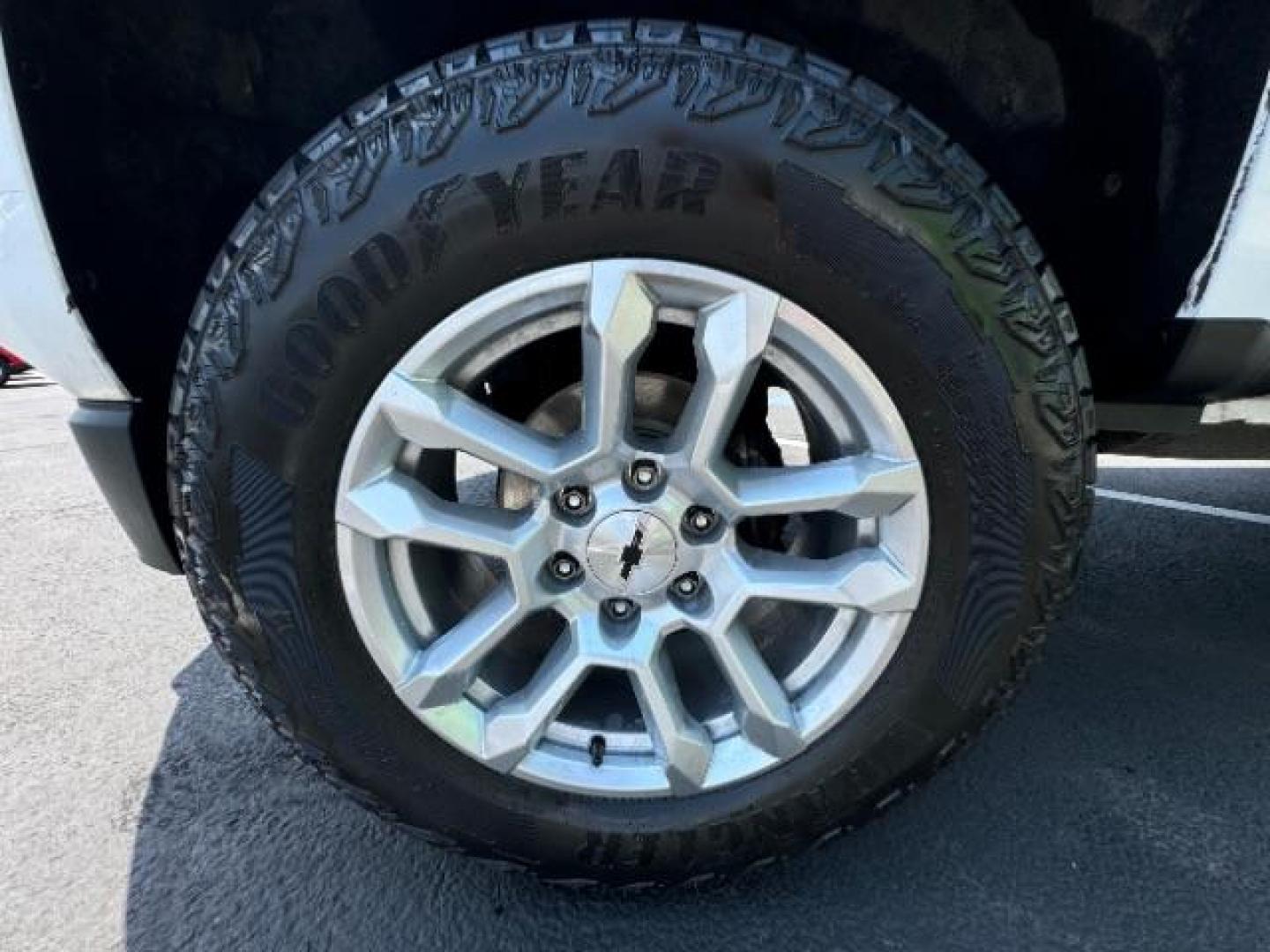 2016 Summit White /Jet Black, cloth Chevrolet Colorado LT Crew Cab 2WD Short Box (1GCGSBEA6G1) with an 2.5L L4 DOHC 16V GAS engine, 6-Speed Automatic transmission, located at 1865 East Red Hills Pkwy, St. George, 84770, (435) 628-0023, 37.120850, -113.543640 - Photo#11