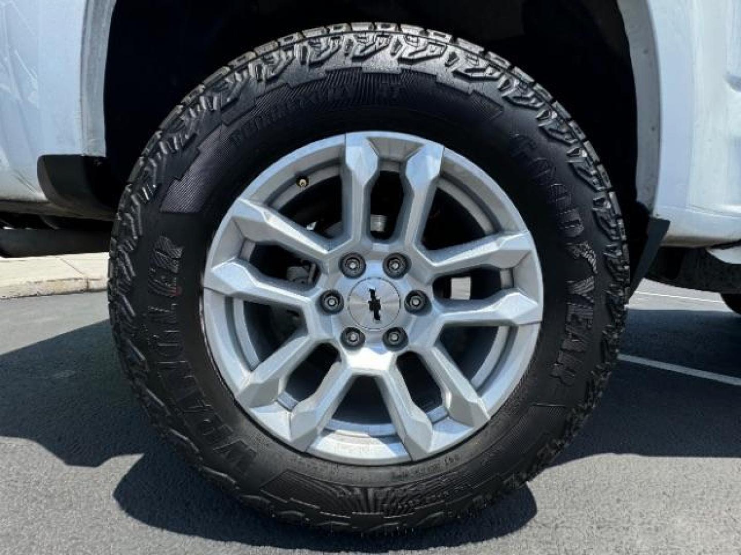 2016 Summit White /Jet Black, cloth Chevrolet Colorado LT Crew Cab 2WD Short Box (1GCGSBEA6G1) with an 2.5L L4 DOHC 16V GAS engine, 6-Speed Automatic transmission, located at 1865 East Red Hills Pkwy, St. George, 84770, (435) 628-0023, 37.120850, -113.543640 - Photo#9