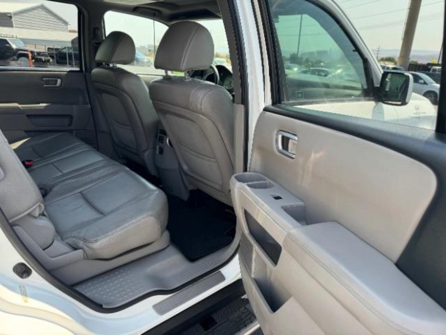 2014 Taffeta White /Black Honda Pilot EX-L 2WD 5-Spd AT with Navigation (5FNYF3H75EB) with an 3.5L V6 SOHC 24V engine, 5-Speed Automatic transmission, located at 940 North Main Street, Cedar City, UT, 84720, (435) 628-0023, 37.692936, -113.061897 - Photo#31