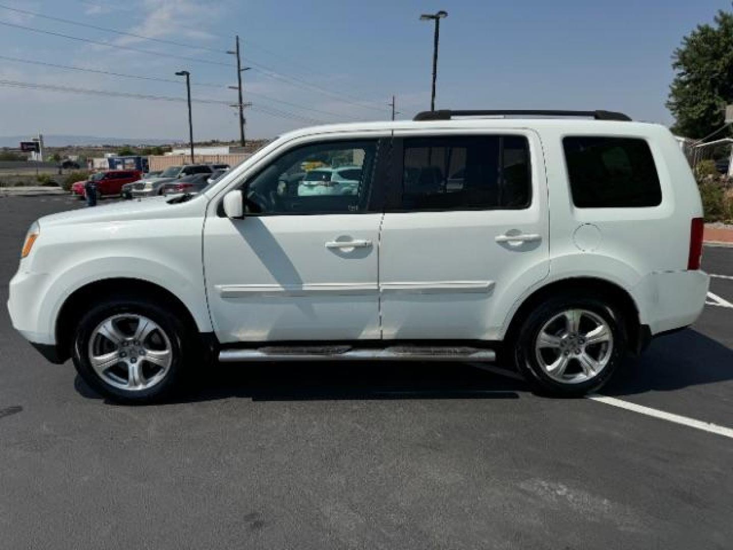 2014 Taffeta White /Black Honda Pilot EX-L 2WD 5-Spd AT with Navigation (5FNYF3H75EB) with an 3.5L V6 SOHC 24V engine, 5-Speed Automatic transmission, located at 940 North Main Street, Cedar City, UT, 84720, (435) 628-0023, 37.692936, -113.061897 - Photo#3