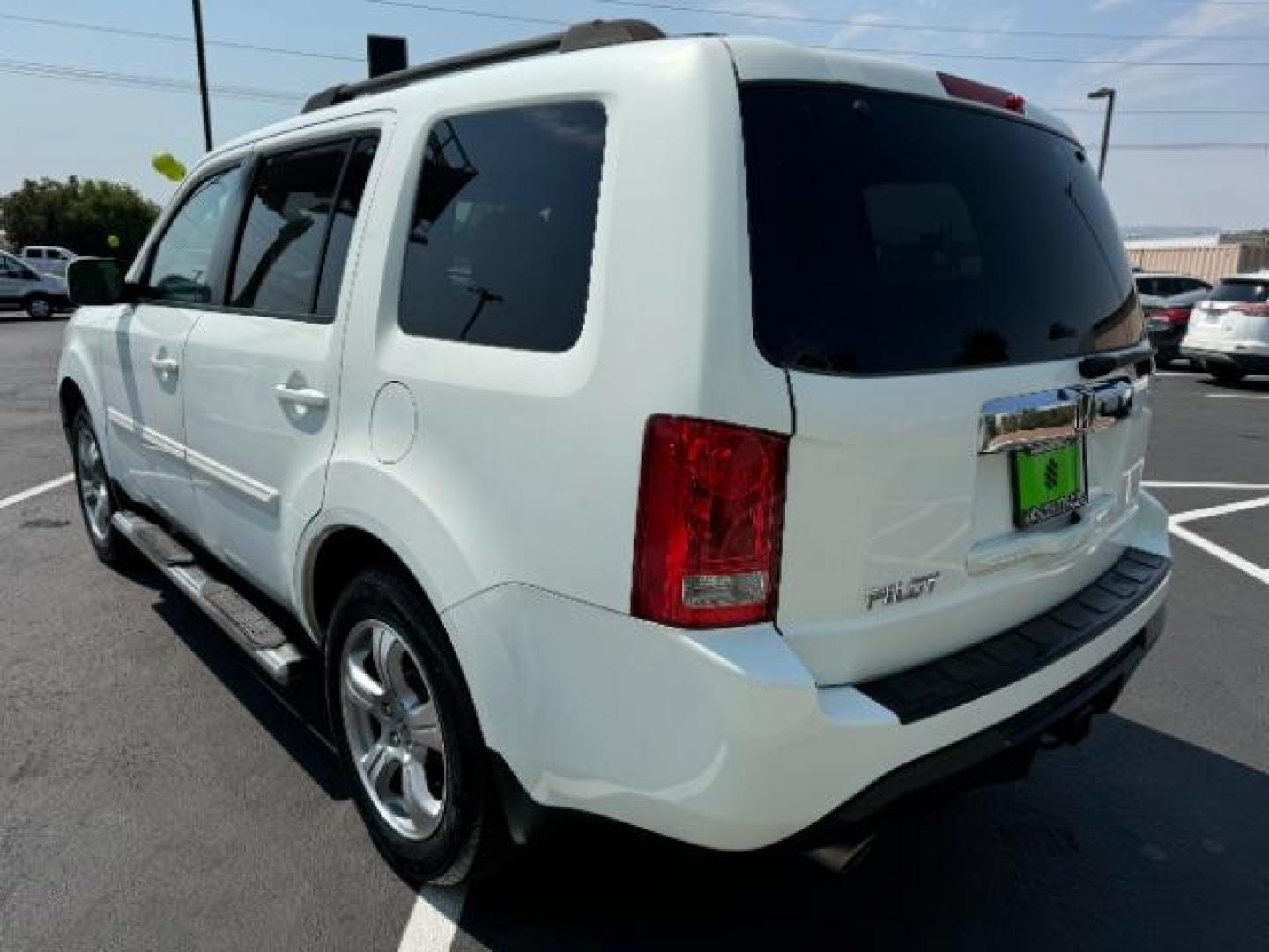 2014 Taffeta White /Black Honda Pilot EX-L 2WD 5-Spd AT with Navigation (5FNYF3H75EB) with an 3.5L V6 SOHC 24V engine, 5-Speed Automatic transmission, located at 940 North Main Street, Cedar City, UT, 84720, (435) 628-0023, 37.692936, -113.061897 - Photo#4