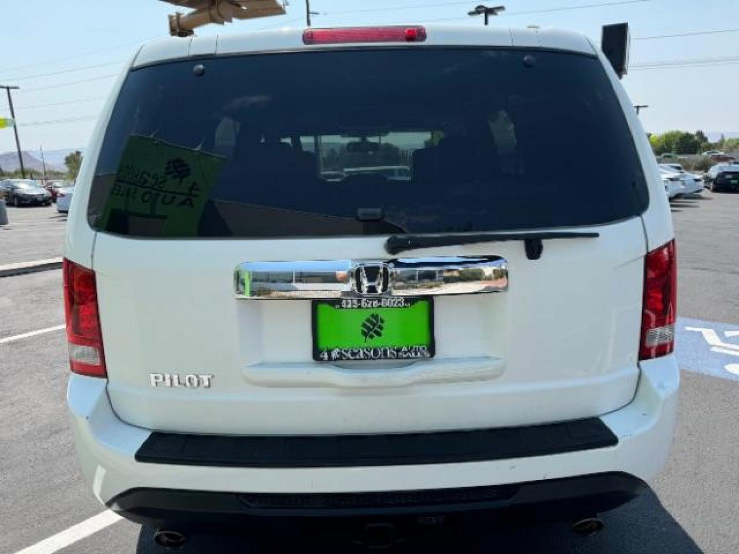 2014 Taffeta White /Black Honda Pilot EX-L 2WD 5-Spd AT with Navigation (5FNYF3H75EB) with an 3.5L V6 SOHC 24V engine, 5-Speed Automatic transmission, located at 940 North Main Street, Cedar City, UT, 84720, (435) 628-0023, 37.692936, -113.061897 - Photo#5