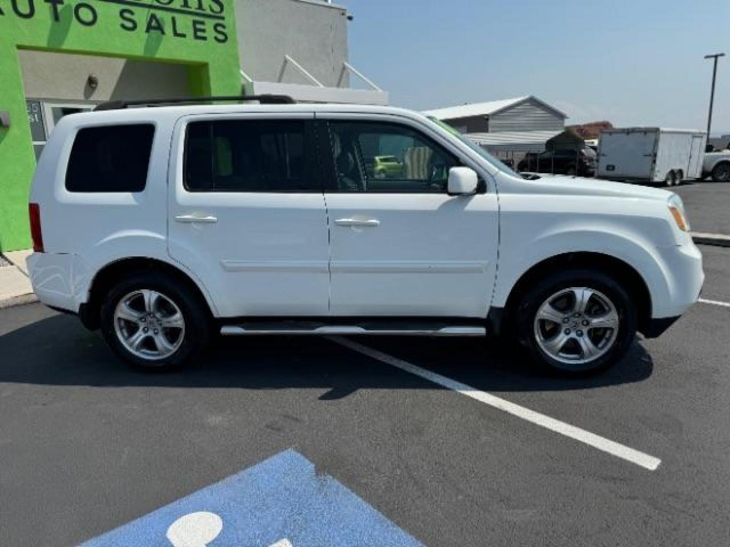 2014 Taffeta White /Black Honda Pilot EX-L 2WD 5-Spd AT with Navigation (5FNYF3H75EB) with an 3.5L V6 SOHC 24V engine, 5-Speed Automatic transmission, located at 940 North Main Street, Cedar City, UT, 84720, (435) 628-0023, 37.692936, -113.061897 - Photo#7