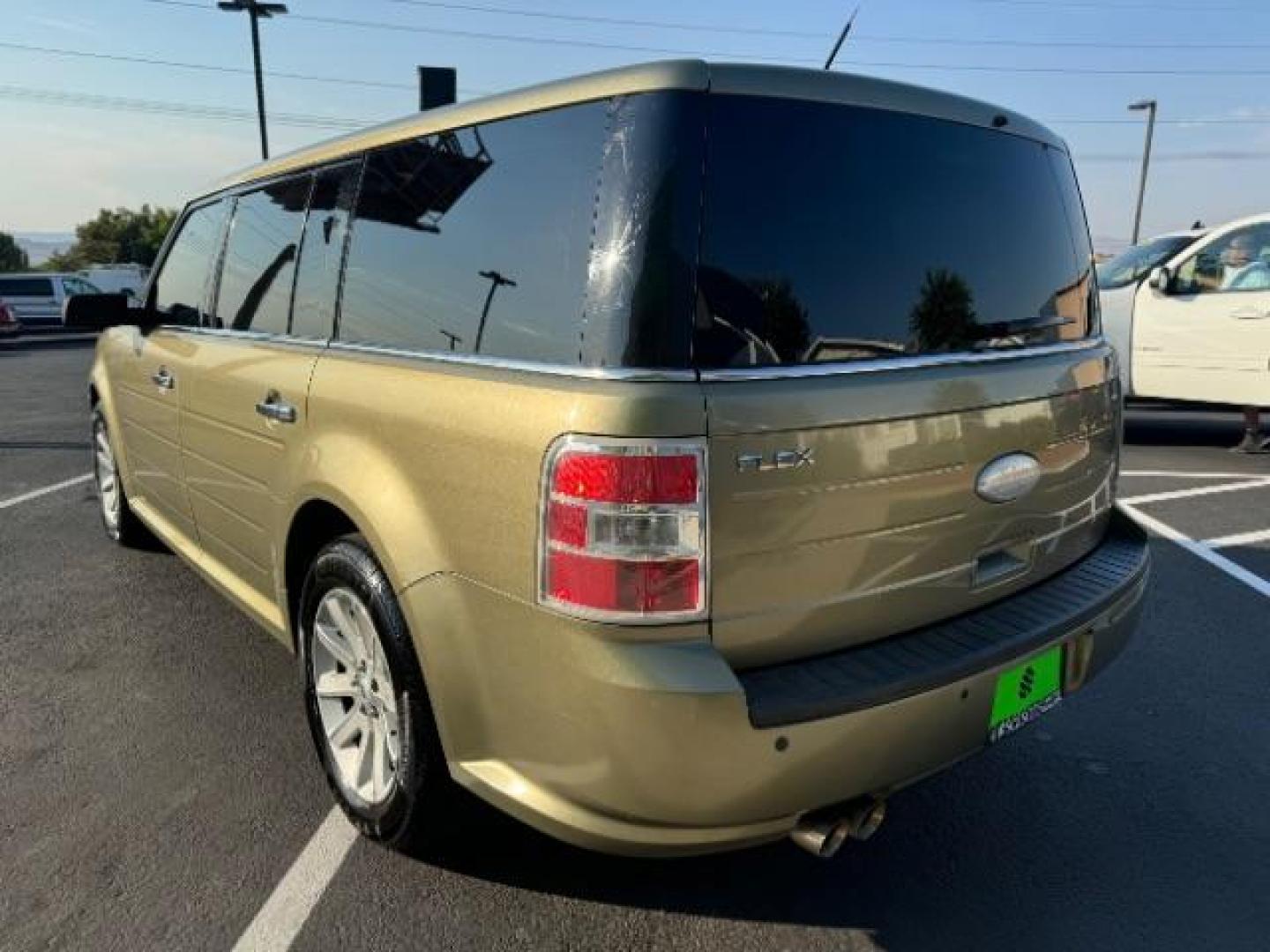 2012 Cinnamon Metallic /Charcoal Black Leather Interior Ford Flex SEL AWD (2FMHK6CC9CB) with an 3.5L V6 DOHC 24V engine, 6-Speed Automatic Overdrive transmission, located at 1865 East Red Hills Pkwy, St. George, 84770, (435) 628-0023, 37.120850, -113.543640 - We specialize in helping ALL people get the best financing available. No matter your credit score, good, bad or none we can get you an amazing rate. Had a bankruptcy, divorce, or repossessions? We give you the green light to get your credit back on the road. Low down and affordable payments that fit - Photo#4