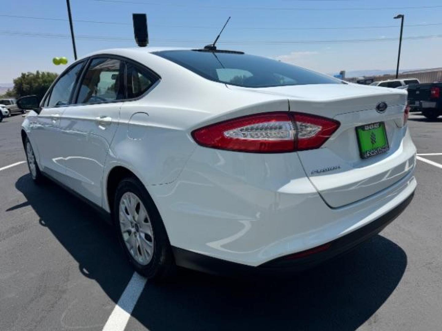 2014 Oxford White /Earth Gray Ford Fusion S (3FA6P0G73ER) with an 2.5L L4 DOHC 16V engine, located at 1865 East Red Hills Pkwy, St. George, 84770, (435) 628-0023, 37.120850, -113.543640 - Photo#4