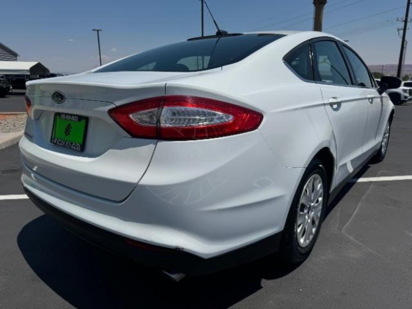 2014 Oxford White /Earth Gray Ford Fusion S (3FA6P0G73ER) with an 2.5L L4 DOHC 16V engine, located at 1865 East Red Hills Pkwy, St. George, 84770, (435) 628-0023, 37.120850, -113.543640 - We specialize in helping ALL people get the best financing available. No matter your credit score, good, bad or none we can get you an amazing rate. Had a bankruptcy, divorce, or repossessions? We give you the green light to get your credit back on the road. Low down and affordable payments that fit - Photo#6