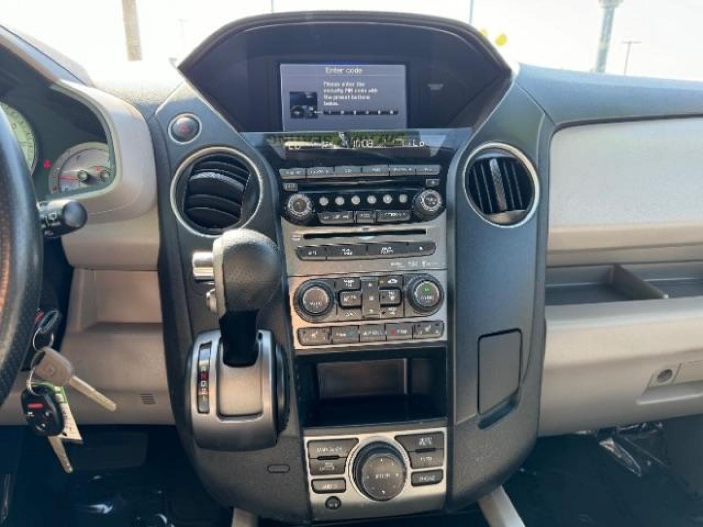 2014 Alabaster Silver Metallic Honda Pilot SPORT UTILITY 4-DR (5FNYF3H97EB) with an 3.5L V6 SOHC 24V engine, 5-Speed Automatic transmission, located at 1865 East Red Hills Pkwy, St. George, 84770, (435) 628-0023, 37.120850, -113.543640 - We specialize in helping ALL people get the best financing available. No matter your credit score, good, bad or none we can get you an amazing rate. Had a bankruptcy, divorce, or repossessions? We give you the green light to get your credit back on the road. Low down and affordable payments that fit - Photo#21