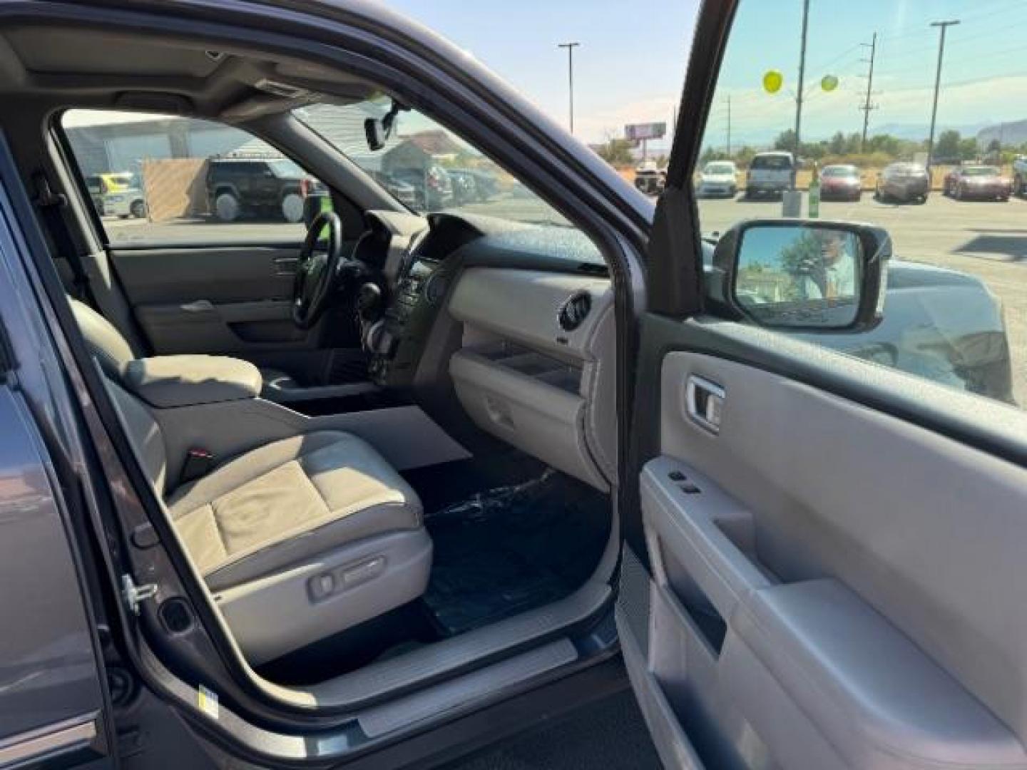 2014 Alabaster Silver Metallic Honda Pilot SPORT UTILITY 4-DR (5FNYF3H97EB) with an 3.5L V6 SOHC 24V engine, 5-Speed Automatic transmission, located at 1865 East Red Hills Pkwy, St. George, 84770, (435) 628-0023, 37.120850, -113.543640 - We specialize in helping ALL people get the best financing available. No matter your credit score, good, bad or none we can get you an amazing rate. Had a bankruptcy, divorce, or repossessions? We give you the green light to get your credit back on the road. Low down and affordable payments that fit - Photo#39