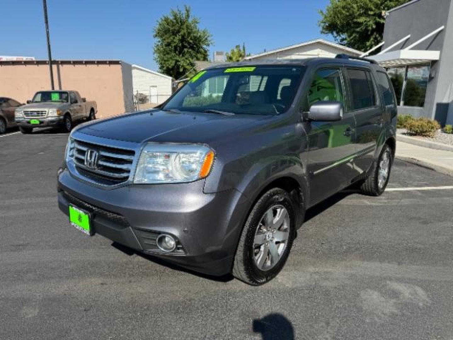 2014 Alabaster Silver Metallic Honda Pilot SPORT UTILITY 4-DR (5FNYF3H97EB) with an 3.5L V6 SOHC 24V engine, 5-Speed Automatic transmission, located at 1865 East Red Hills Pkwy, St. George, 84770, (435) 628-0023, 37.120850, -113.543640 - We specialize in helping ALL people get the best financing available. No matter your credit score, good, bad or none we can get you an amazing rate. Had a bankruptcy, divorce, or repossessions? We give you the green light to get your credit back on the road. Low down and affordable payments that fit - Photo#2