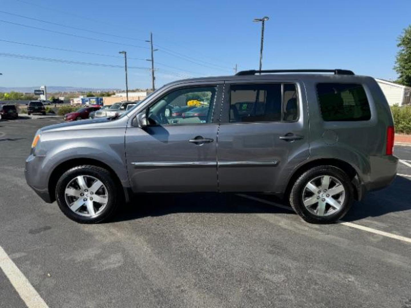 2014 Alabaster Silver Metallic Honda Pilot SPORT UTILITY 4-DR (5FNYF3H97EB) with an 3.5L V6 SOHC 24V engine, 5-Speed Automatic transmission, located at 1865 East Red Hills Pkwy, St. George, 84770, (435) 628-0023, 37.120850, -113.543640 - We specialize in helping ALL people get the best financing available. No matter your credit score, good, bad or none we can get you an amazing rate. Had a bankruptcy, divorce, or repossessions? We give you the green light to get your credit back on the road. Low down and affordable payments that fit - Photo#3