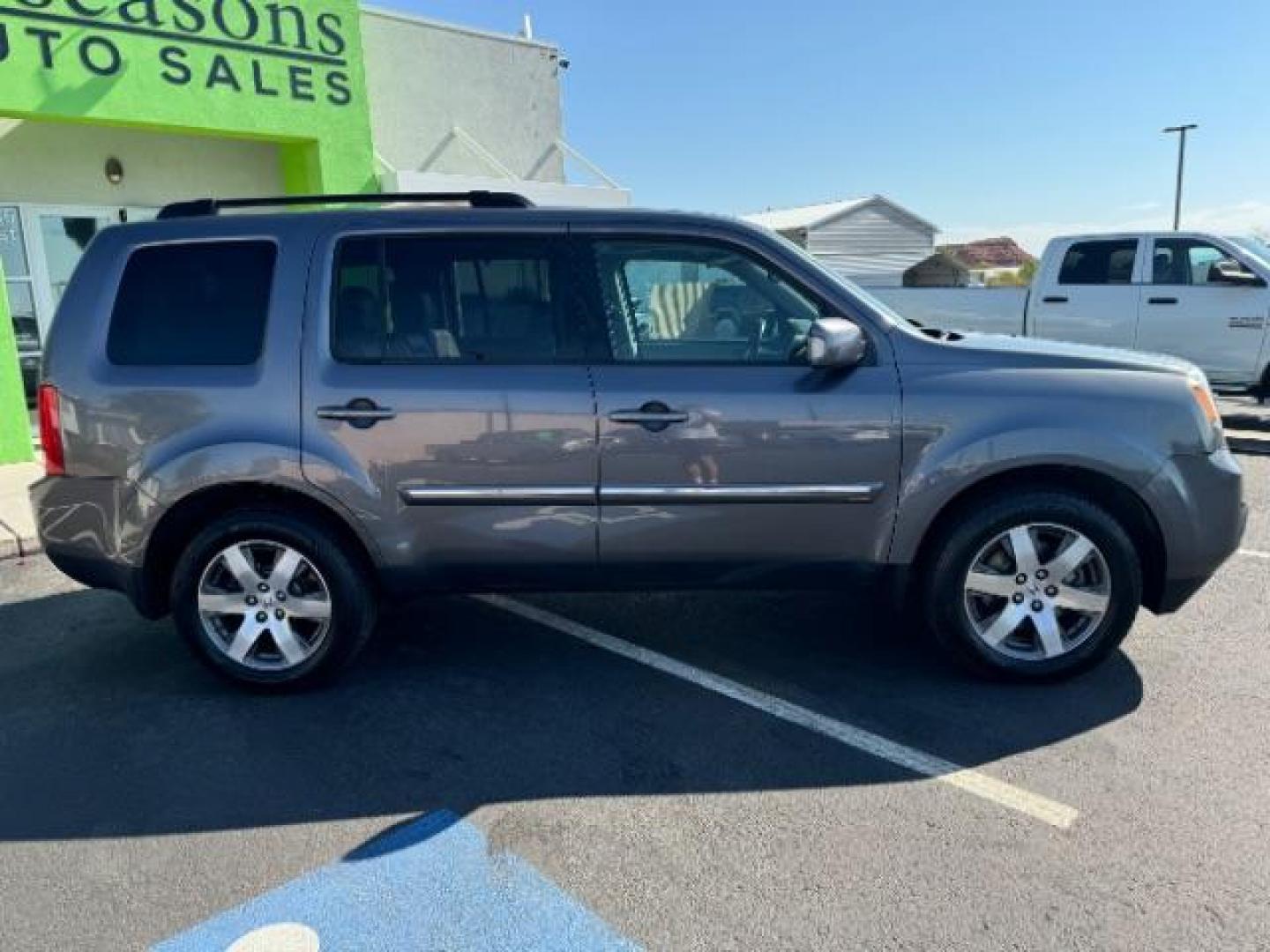 2014 Alabaster Silver Metallic Honda Pilot SPORT UTILITY 4-DR (5FNYF3H97EB) with an 3.5L V6 SOHC 24V engine, 5-Speed Automatic transmission, located at 1865 East Red Hills Pkwy, St. George, 84770, (435) 628-0023, 37.120850, -113.543640 - We specialize in helping ALL people get the best financing available. No matter your credit score, good, bad or none we can get you an amazing rate. Had a bankruptcy, divorce, or repossessions? We give you the green light to get your credit back on the road. Low down and affordable payments that fit - Photo#7