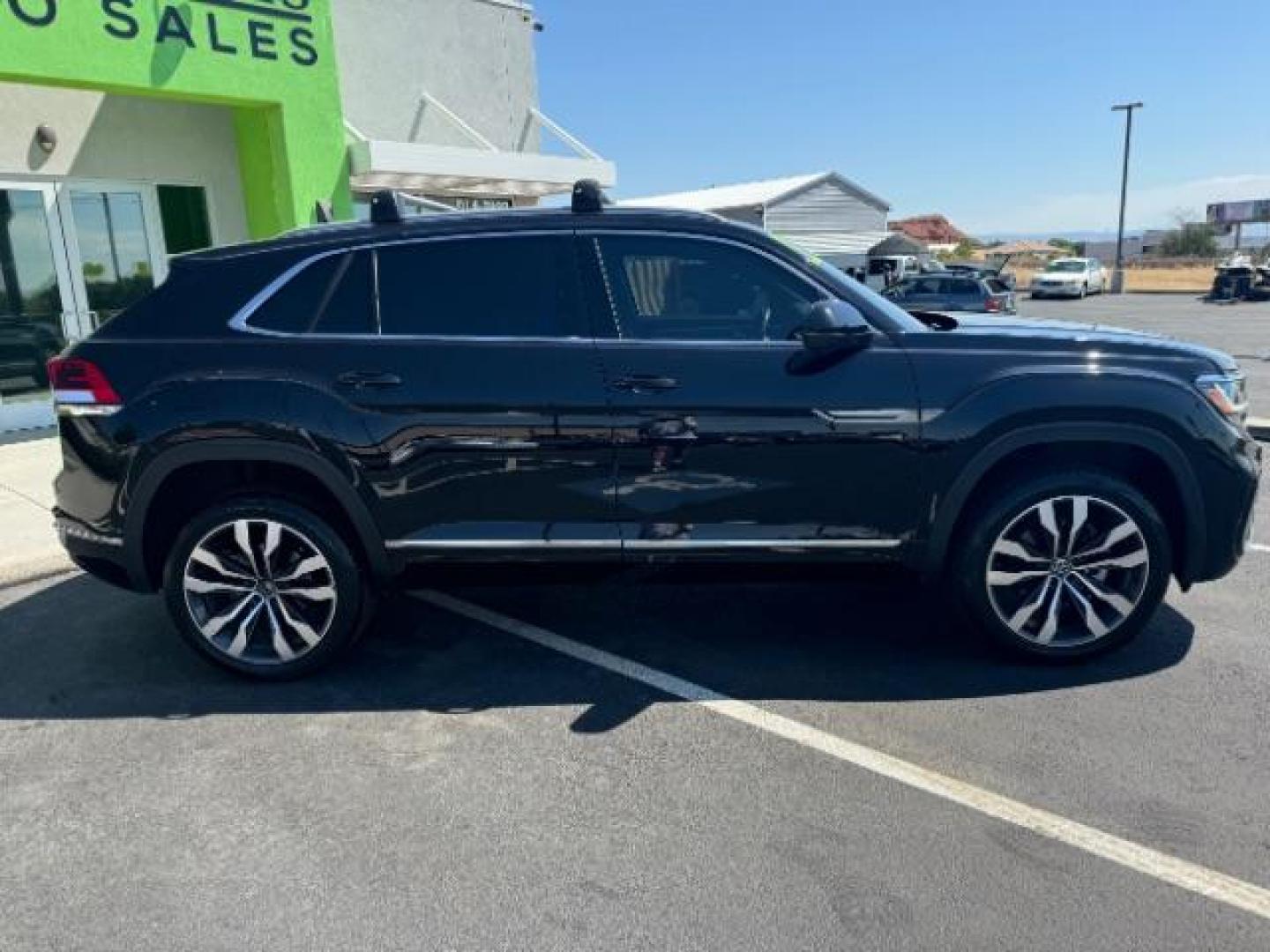 2022 Deep Black Pearl /Cinnamon Brown and Titan Black Volkswagen Atlas Cross Sport V6 SEL Premium R-Line 4MOTION (1V2FE2CA9NC) with an 3.6L V6 DOHC 24V engine, 8-Speed Automatic transmission, located at 1865 East Red Hills Pkwy, St. George, 84770, (435) 628-0023, 37.120850, -113.543640 - We specialize in helping ALL people get the best financing available. No matter your credit score, good, bad or none we can get you an amazing rate. Had a bankruptcy, divorce, or repossessions? We give you the green light to get your credit back on the road. Low down and affordable payments that fit - Photo#7