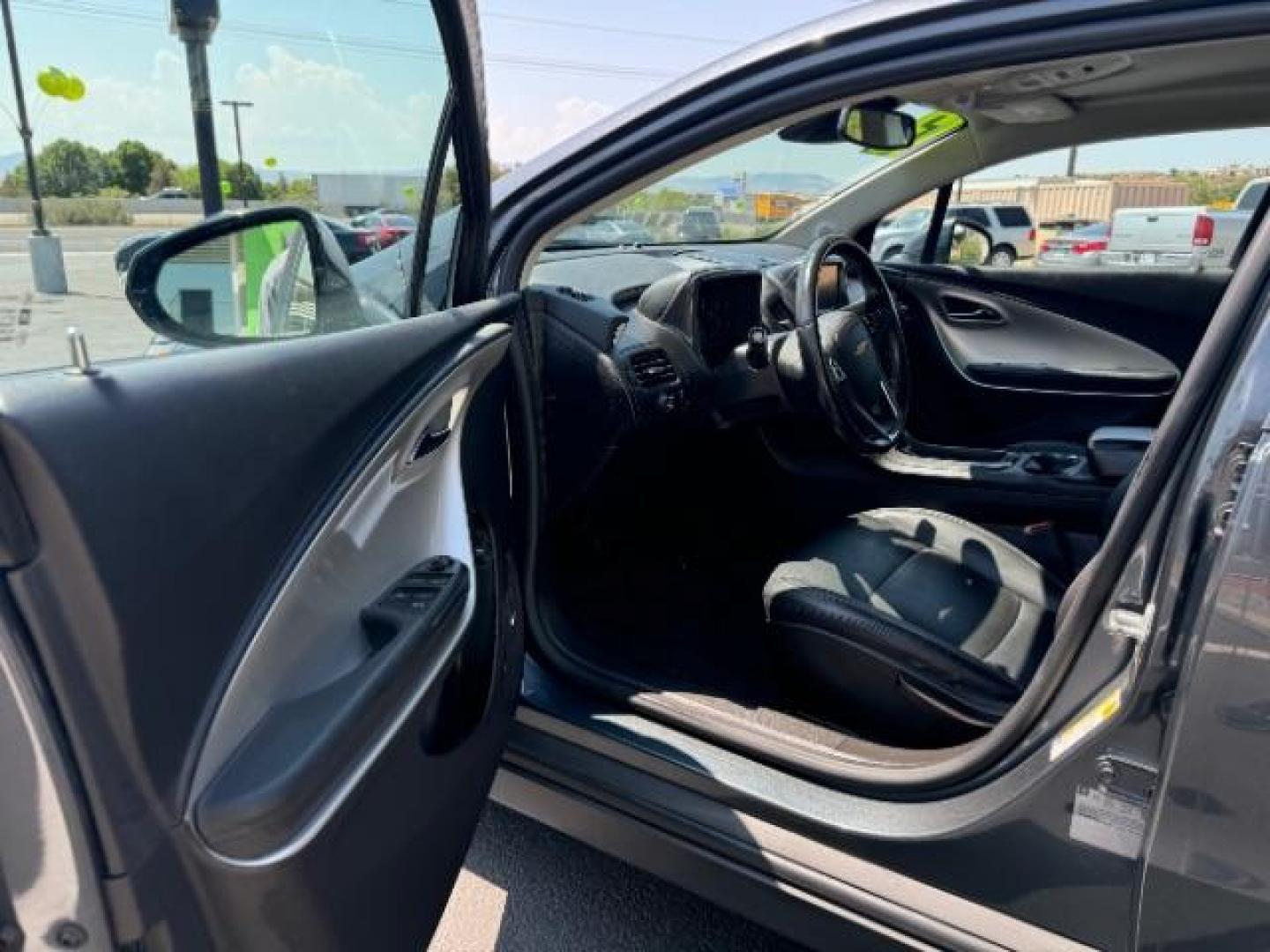 2013 Gray /Black Chevrolet Volt Premium w/ Navigation and LEP (1G1RH6E48DU) with an 1.4L L4 DOHC 16V PLUG-IN HYBRID engine, Continuously Variable Transmission transmission, located at 1865 East Red Hills Pkwy, St. George, 84770, (435) 628-0023, 37.120850, -113.543640 - Photo#12