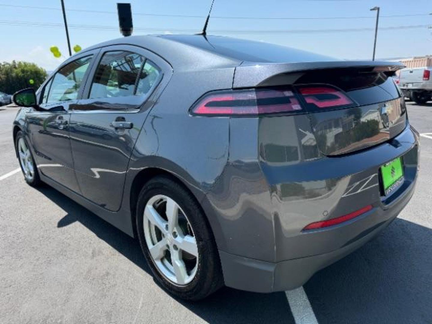 2013 Gray /Black Chevrolet Volt Premium w/ Navigation and LEP (1G1RH6E48DU) with an 1.4L L4 DOHC 16V PLUG-IN HYBRID engine, Continuously Variable Transmission transmission, located at 1865 East Red Hills Pkwy, St. George, 84770, (435) 628-0023, 37.120850, -113.543640 - Photo#4