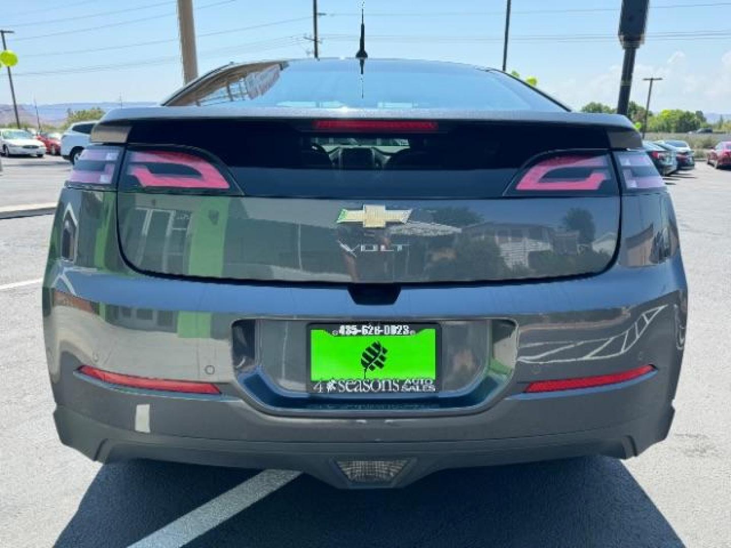 2013 Gray /Black Chevrolet Volt Premium w/ Navigation and LEP (1G1RH6E48DU) with an 1.4L L4 DOHC 16V PLUG-IN HYBRID engine, Continuously Variable Transmission transmission, located at 1865 East Red Hills Pkwy, St. George, 84770, (435) 628-0023, 37.120850, -113.543640 - Photo#5