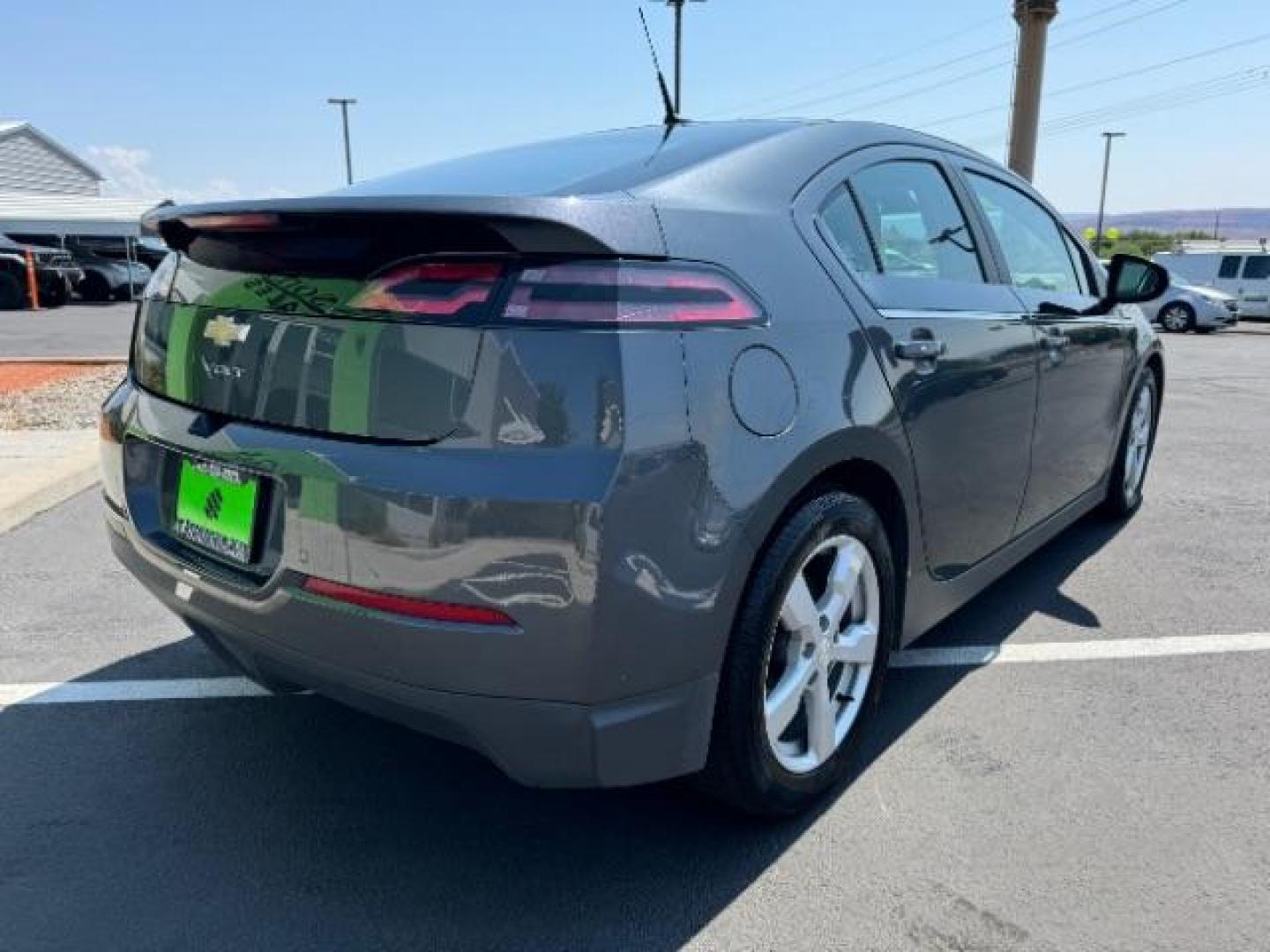 2013 Gray /Black Chevrolet Volt Premium w/ Navigation and LEP (1G1RH6E48DU) with an 1.4L L4 DOHC 16V PLUG-IN HYBRID engine, Continuously Variable Transmission transmission, located at 1865 East Red Hills Pkwy, St. George, 84770, (435) 628-0023, 37.120850, -113.543640 - Photo#6