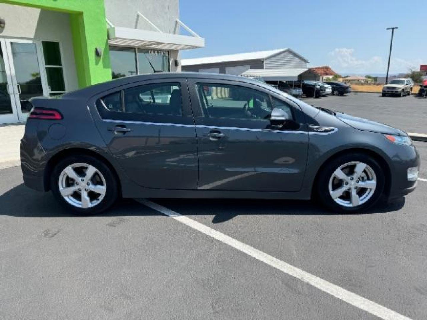 2013 Gray /Black Chevrolet Volt Premium w/ Navigation and LEP (1G1RH6E48DU) with an 1.4L L4 DOHC 16V PLUG-IN HYBRID engine, Continuously Variable Transmission transmission, located at 1865 East Red Hills Pkwy, St. George, 84770, (435) 628-0023, 37.120850, -113.543640 - Photo#7