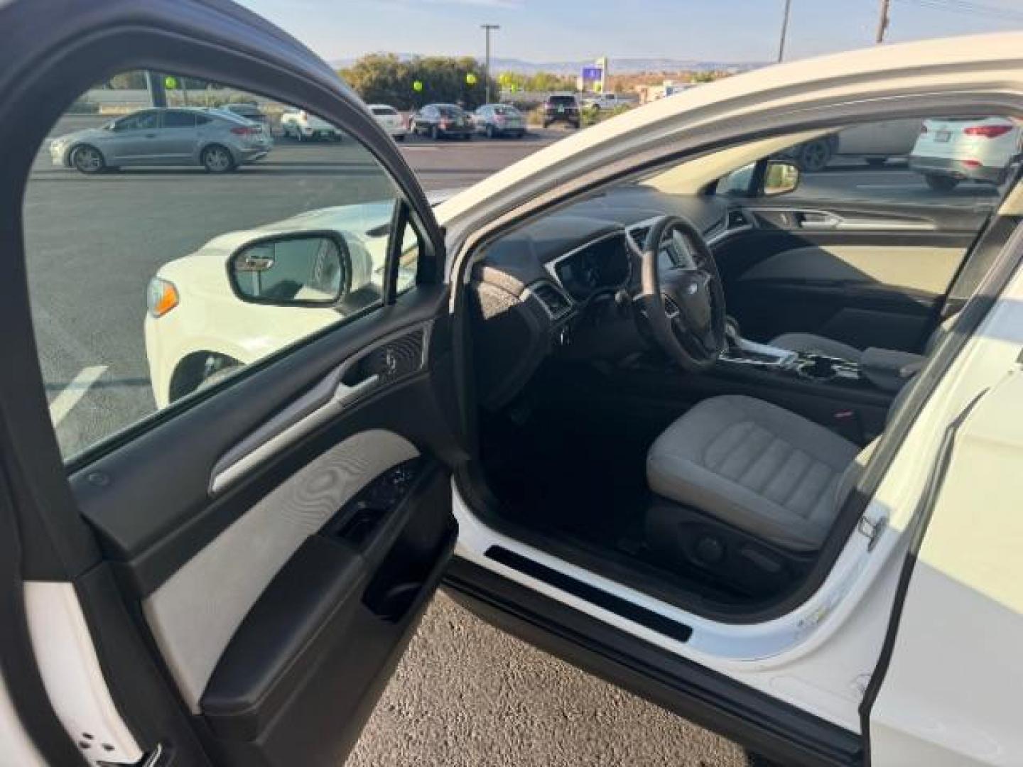 2015 Oxford White /Earth Gray Ford Fusion S (3FA6P0G76FR) with an 2.5L L4 DOHC 16V engine, 6-Speed Automatic transmission, located at 1865 East Red Hills Pkwy, St. George, 84770, (435) 628-0023, 37.120850, -113.543640 - Photo#12