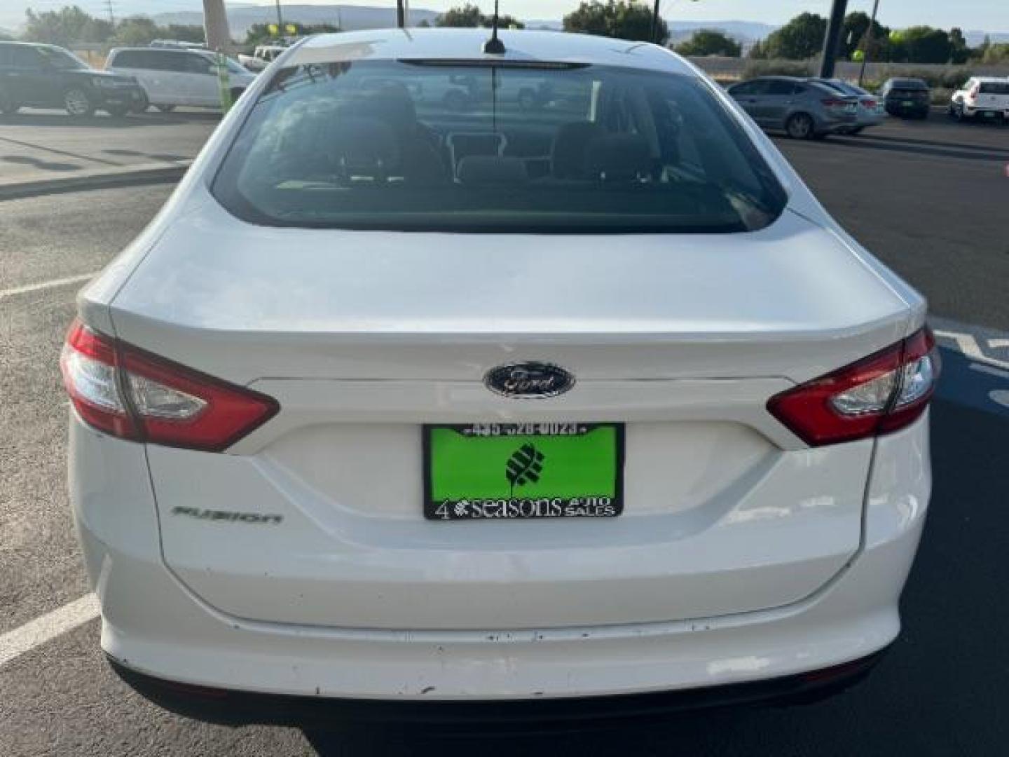 2015 Oxford White /Earth Gray Ford Fusion S (3FA6P0G76FR) with an 2.5L L4 DOHC 16V engine, 6-Speed Automatic transmission, located at 1865 East Red Hills Pkwy, St. George, 84770, (435) 628-0023, 37.120850, -113.543640 - Photo#5