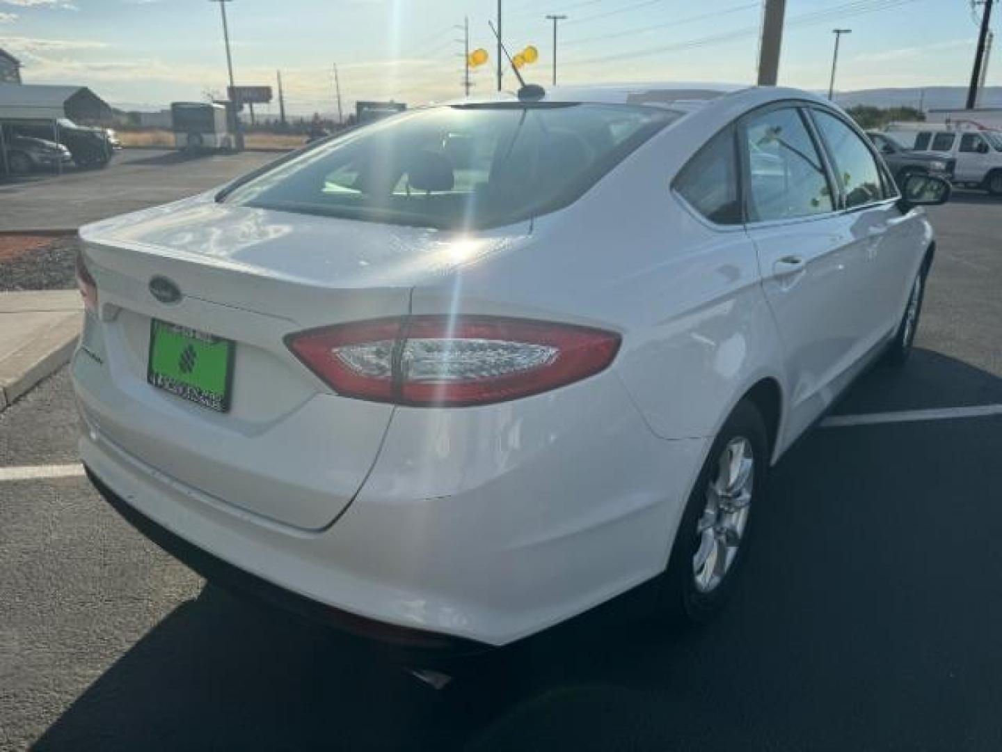 2015 Oxford White /Earth Gray Ford Fusion S (3FA6P0G76FR) with an 2.5L L4 DOHC 16V engine, 6-Speed Automatic transmission, located at 1865 East Red Hills Pkwy, St. George, 84770, (435) 628-0023, 37.120850, -113.543640 - Photo#6