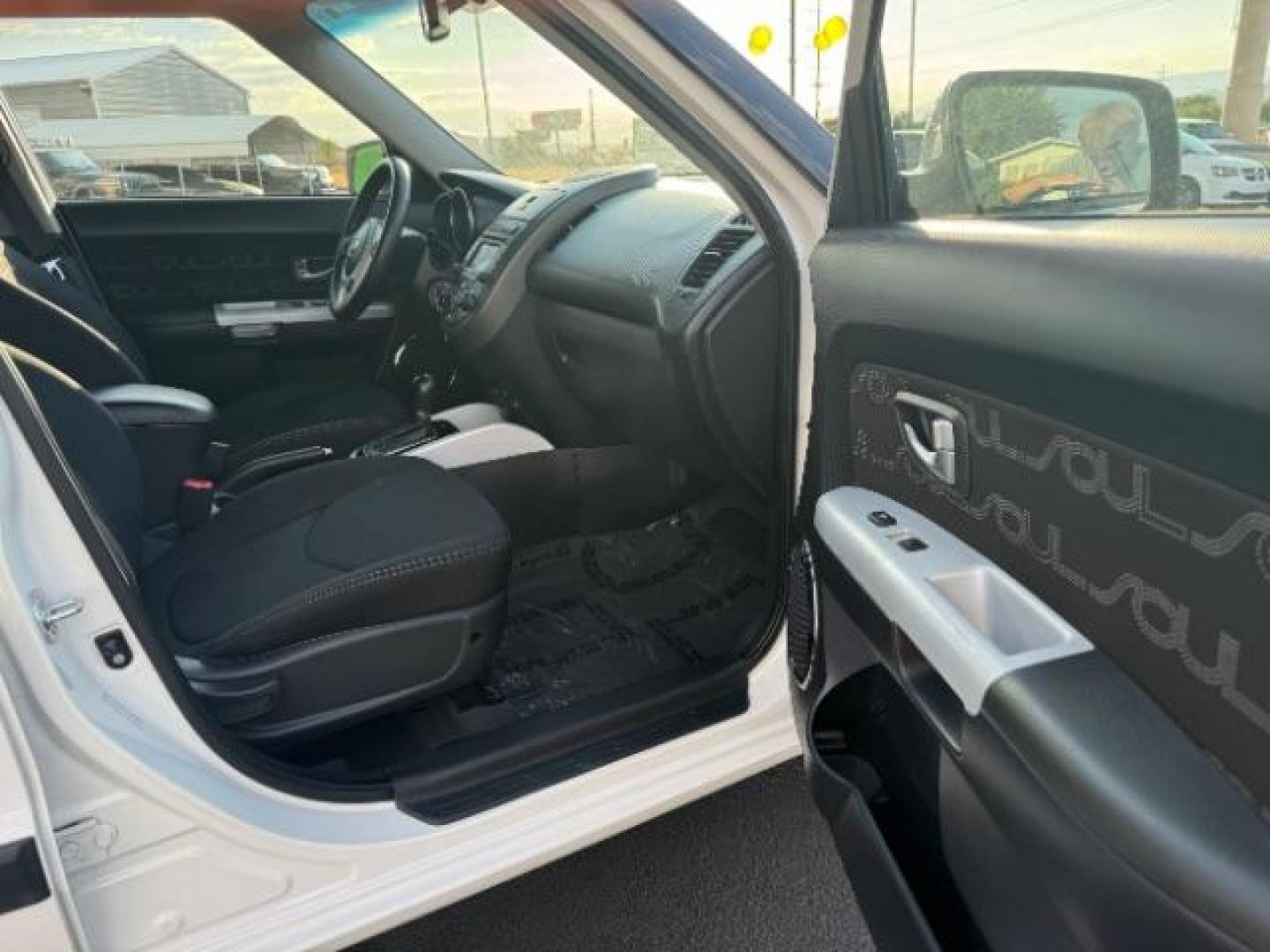 2012 White /Sand/Black Cloth Interior Kia Soul ! (KNDJT2A61C7) with an 2.0L L4 DOHC 16V engine, located at 940 North Main Street, Cedar City, UT, 84720, (435) 628-0023, 37.692936, -113.061897 - Photo#28