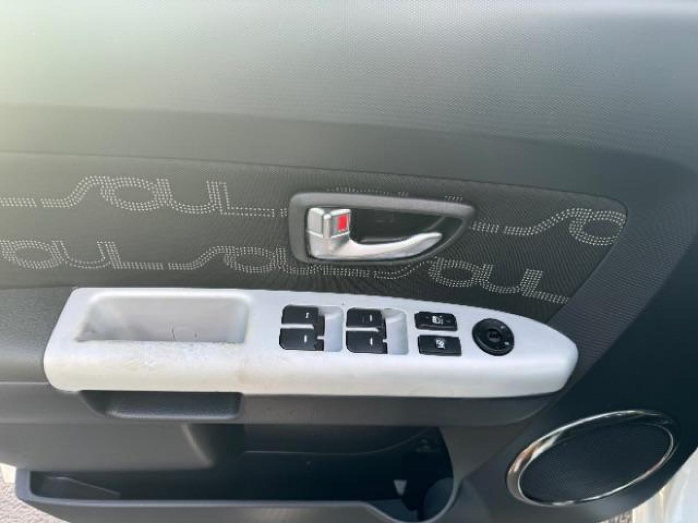 2012 White /Sand/Black Cloth Interior Kia Soul ! (KNDJT2A61C7) with an 2.0L L4 DOHC 16V engine, located at 940 North Main Street, Cedar City, UT, 84720, (435) 628-0023, 37.692936, -113.061897 - Photo#12